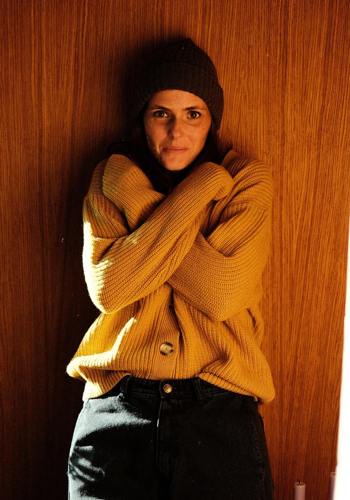 Cardigan knit femei din lână și cașmir reciclate - Mate Moutarde Poudre Organic HipHip.ro