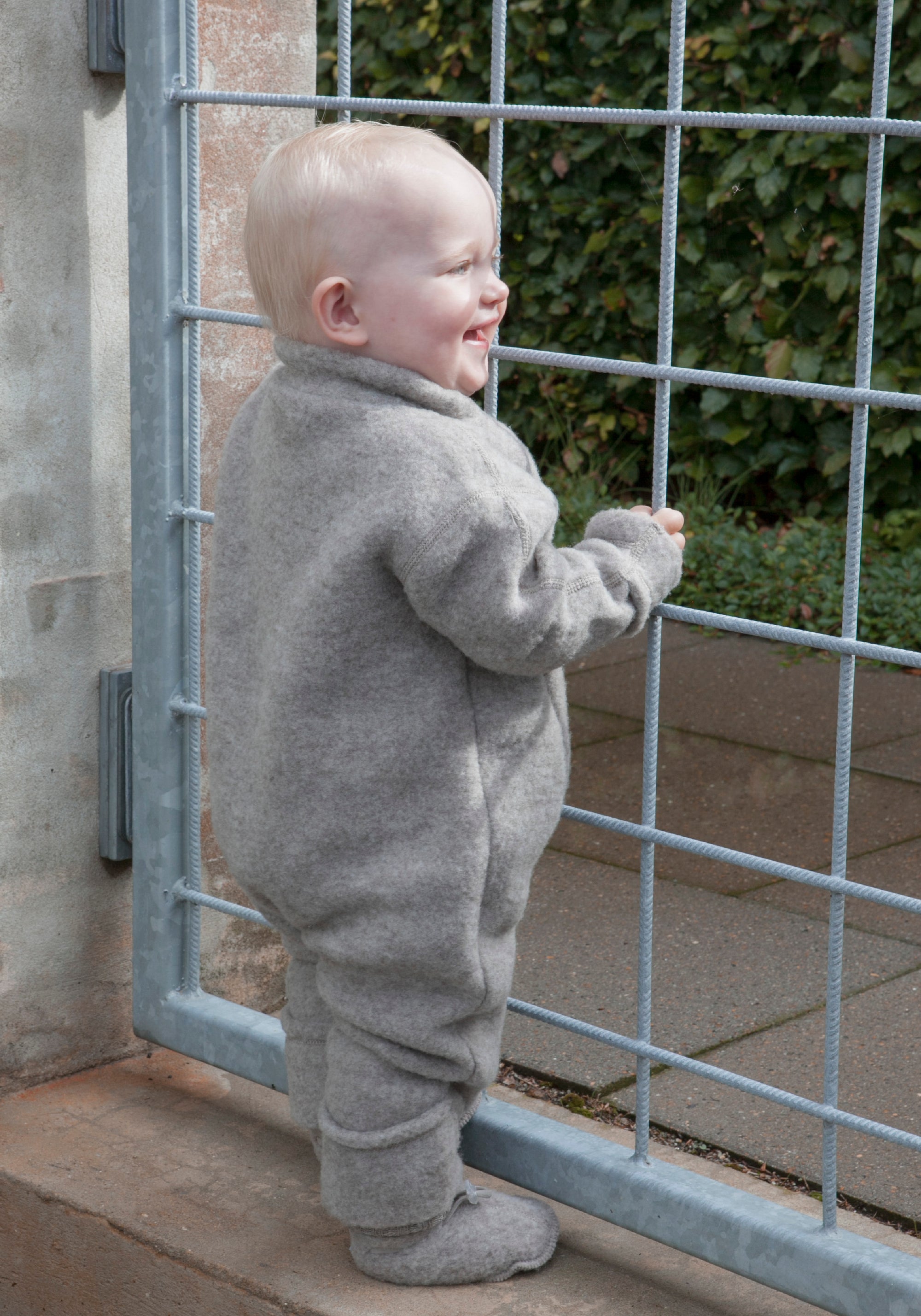 Salopetă cu mănuși și botoși fleece din lână merinos - Sesame Melange