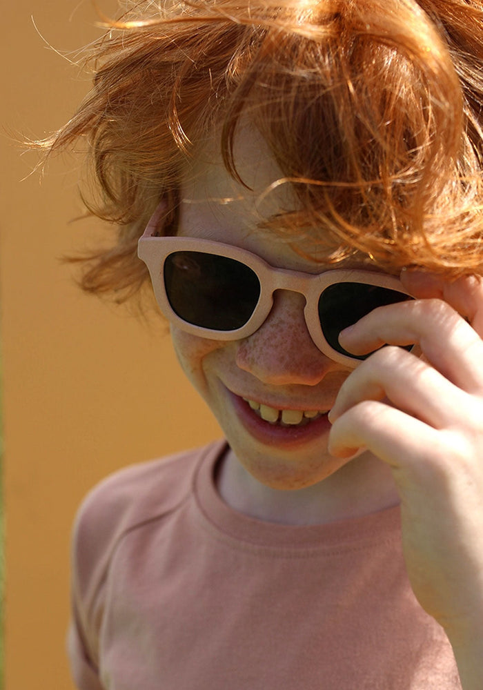 Ochelari de soare 4-8 ani - Square Apricot Cream HipHip.ro