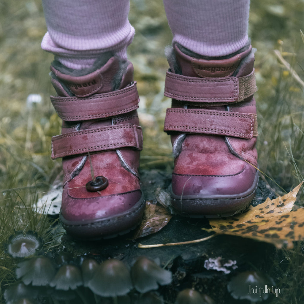 Ghetele și cizmele de iarnă ne plac cu lână la interior