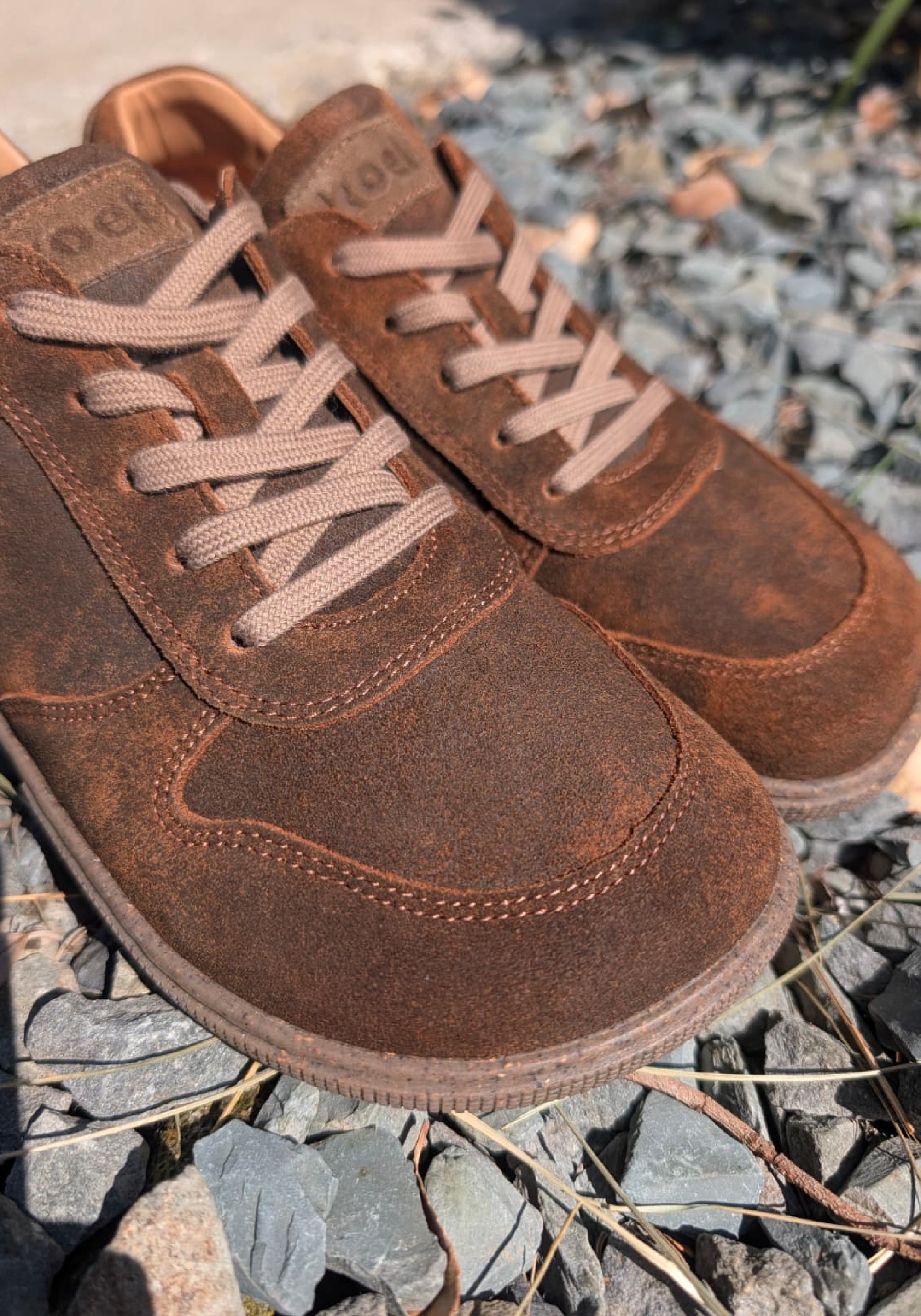 Sneakers Barefoot din piele întoarsă - Francie Cognac