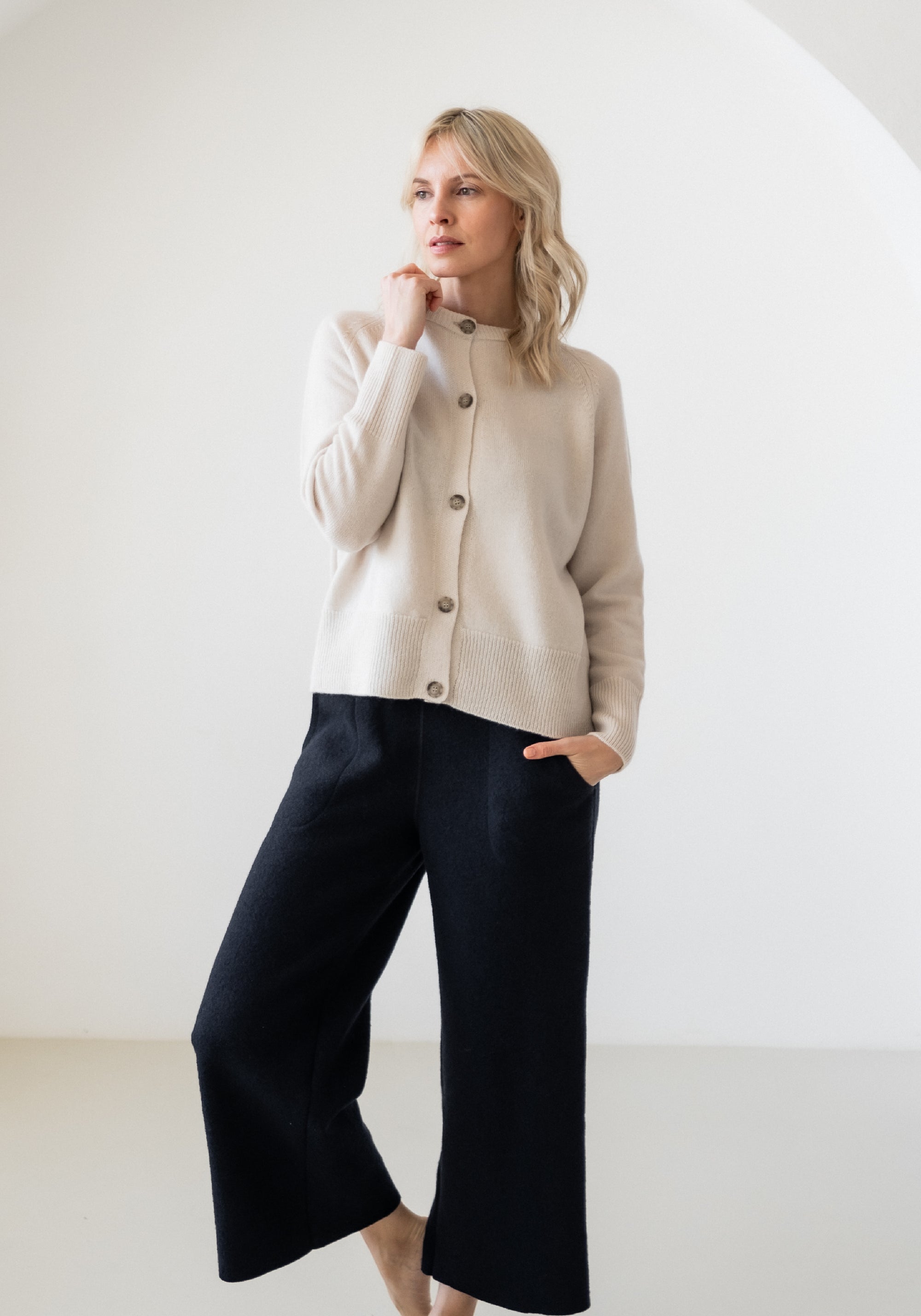 Pantaloni din lână merinos fiartă - Black