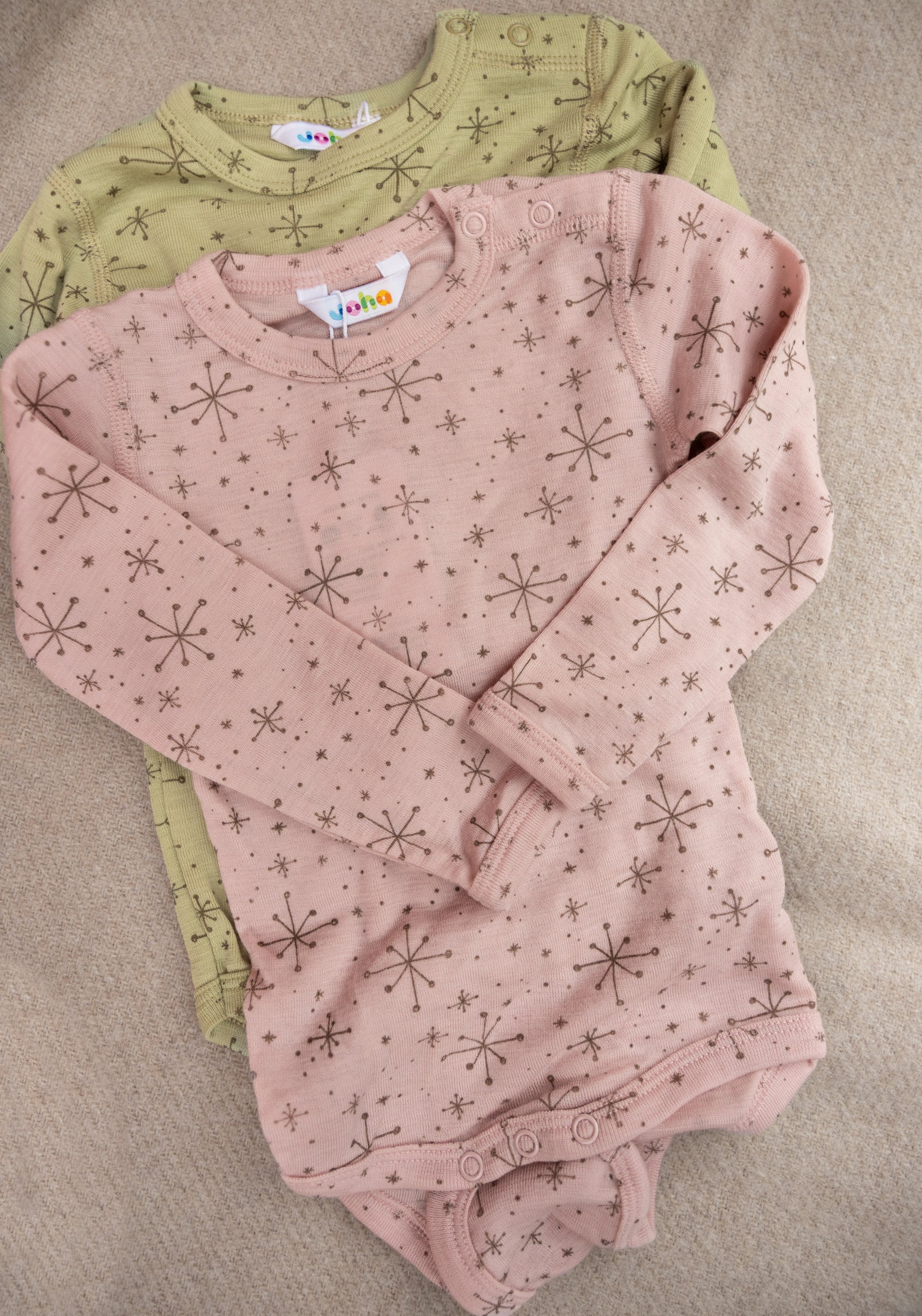 Body lână merinos - Handdrawn Snowflake Rosa