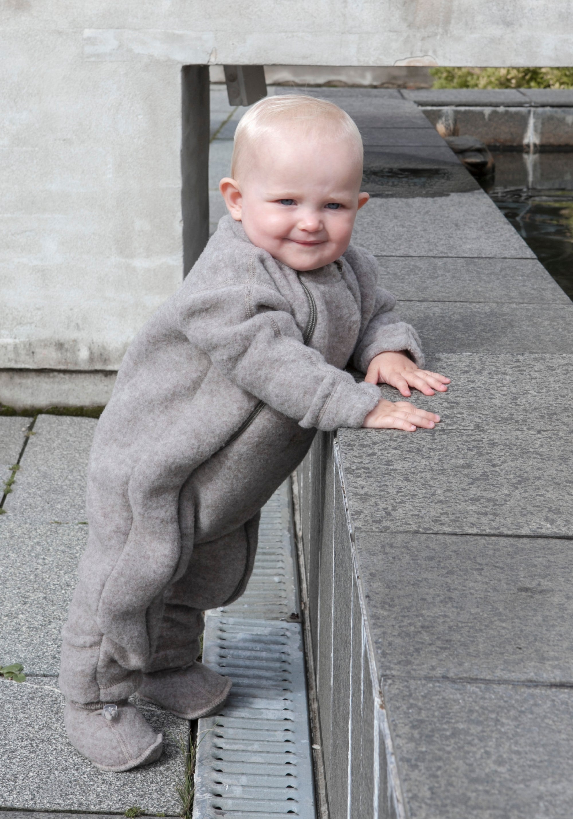 Salopetă cu mănuși și botoși fleece din lână merinos - Sesame Melange