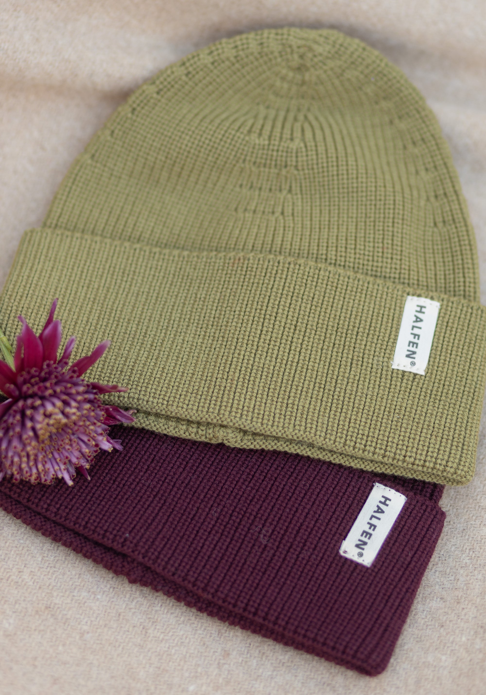 Căciulă lână merinos - Cherry