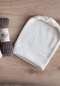Căciulă adulți baby alpaca - Classic Rib White De Colores HipHip.ro