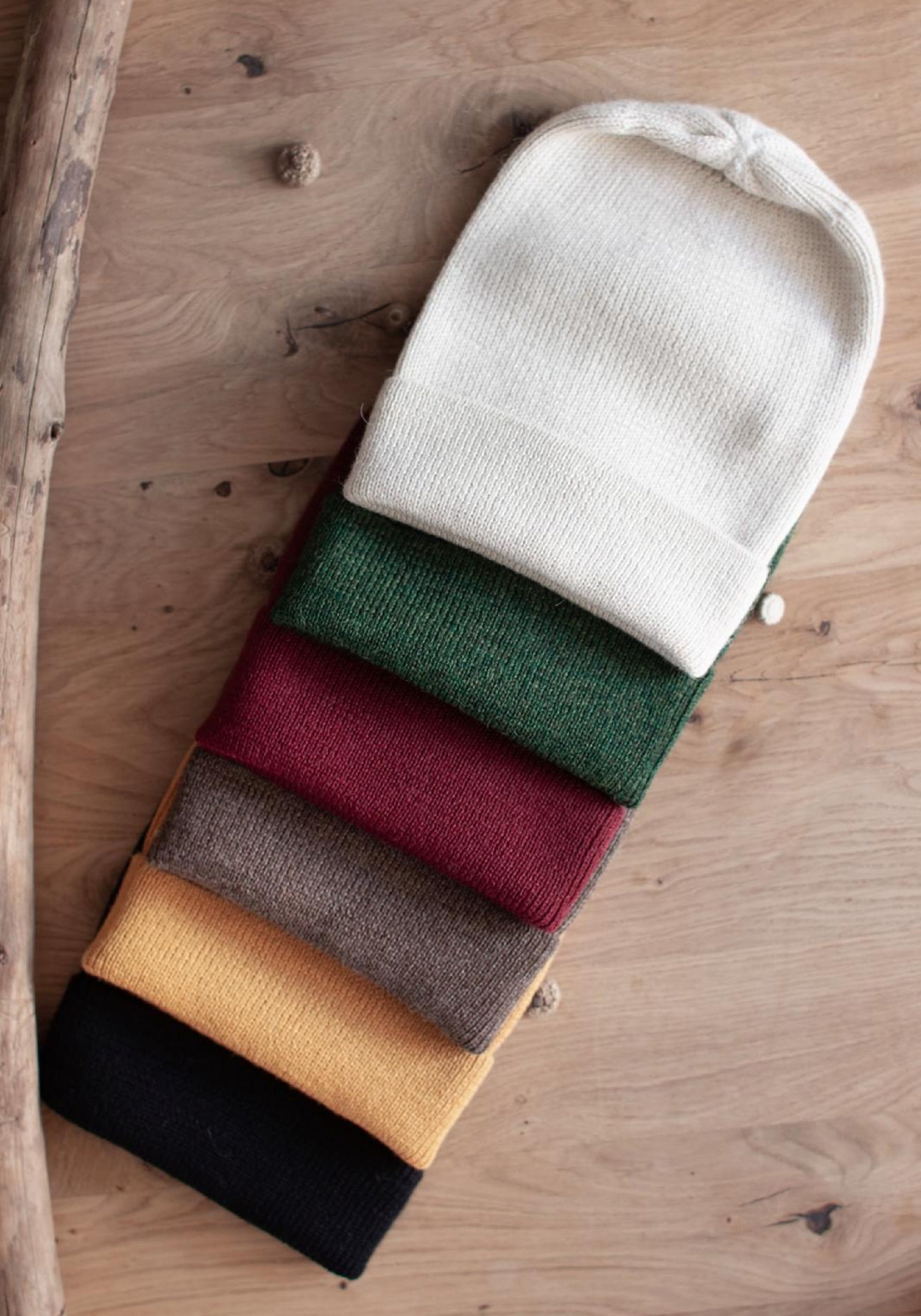 Căciulă adulți baby alpaca - Classic Rib White De Colores HipHip.ro