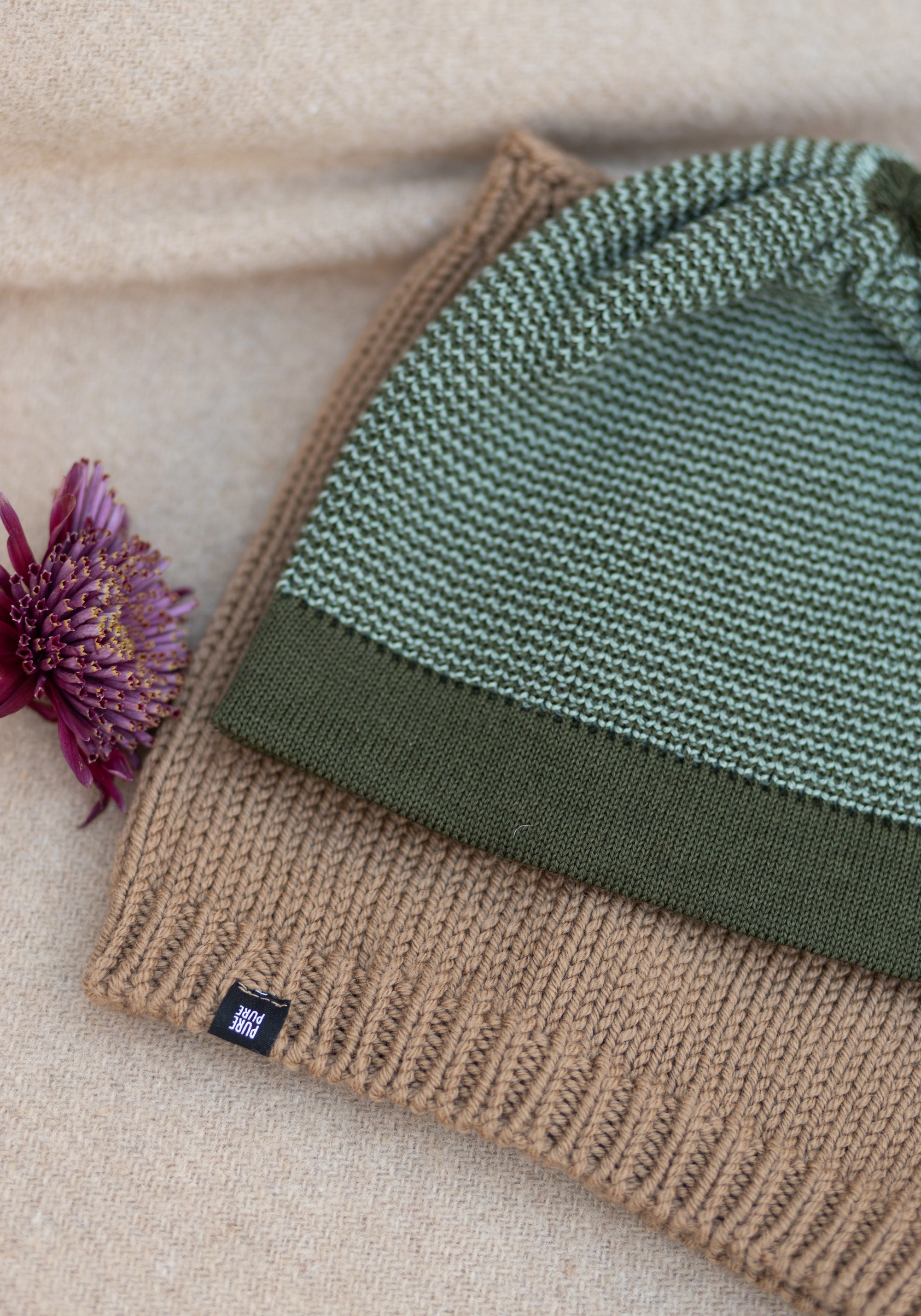 Căciulă din lână merinos - Olive/Jade