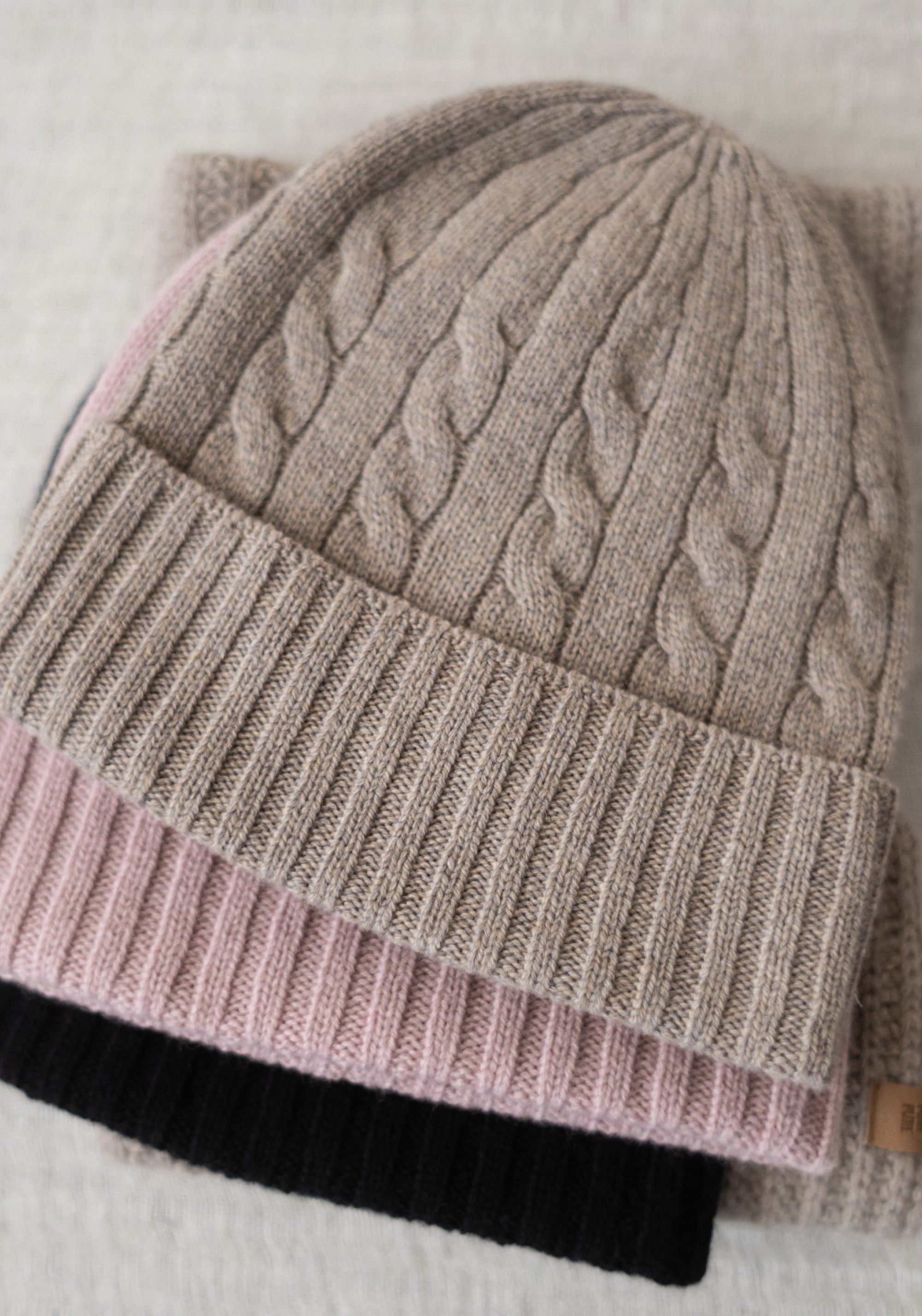 Căciulă din lână merinos și cașmir - Cashmere
