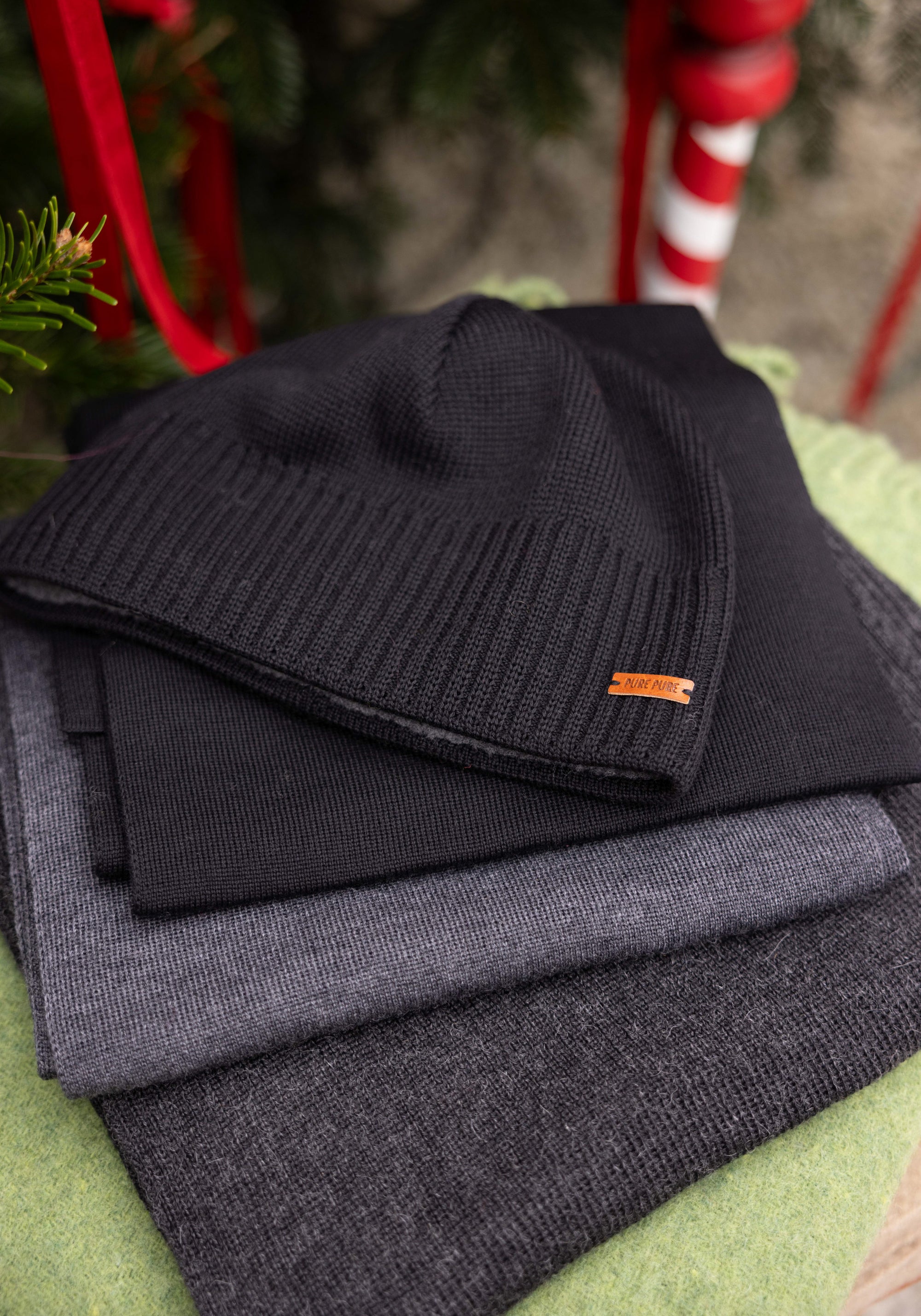 Căciulă dublată cu fleece band din lână merinos - Black