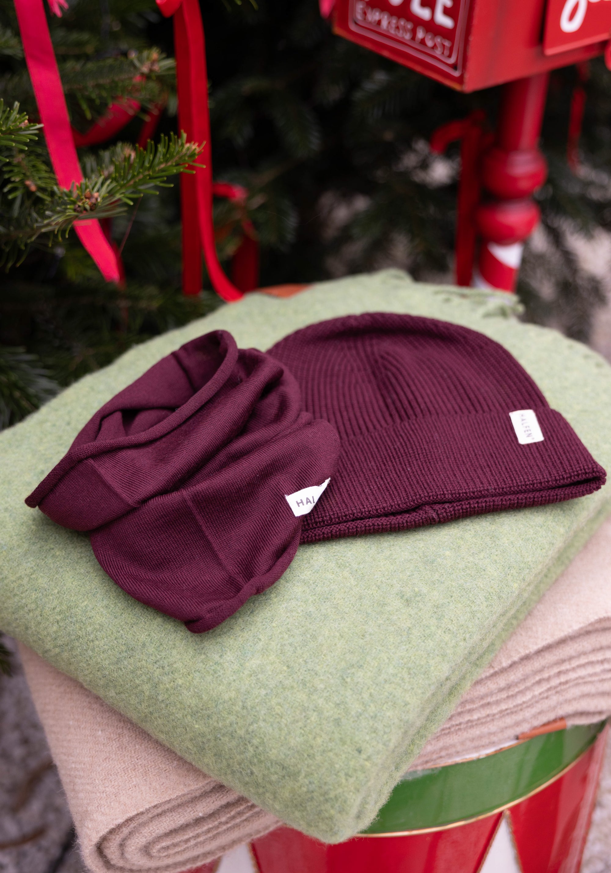 Căciulă lână merinos - Cherry