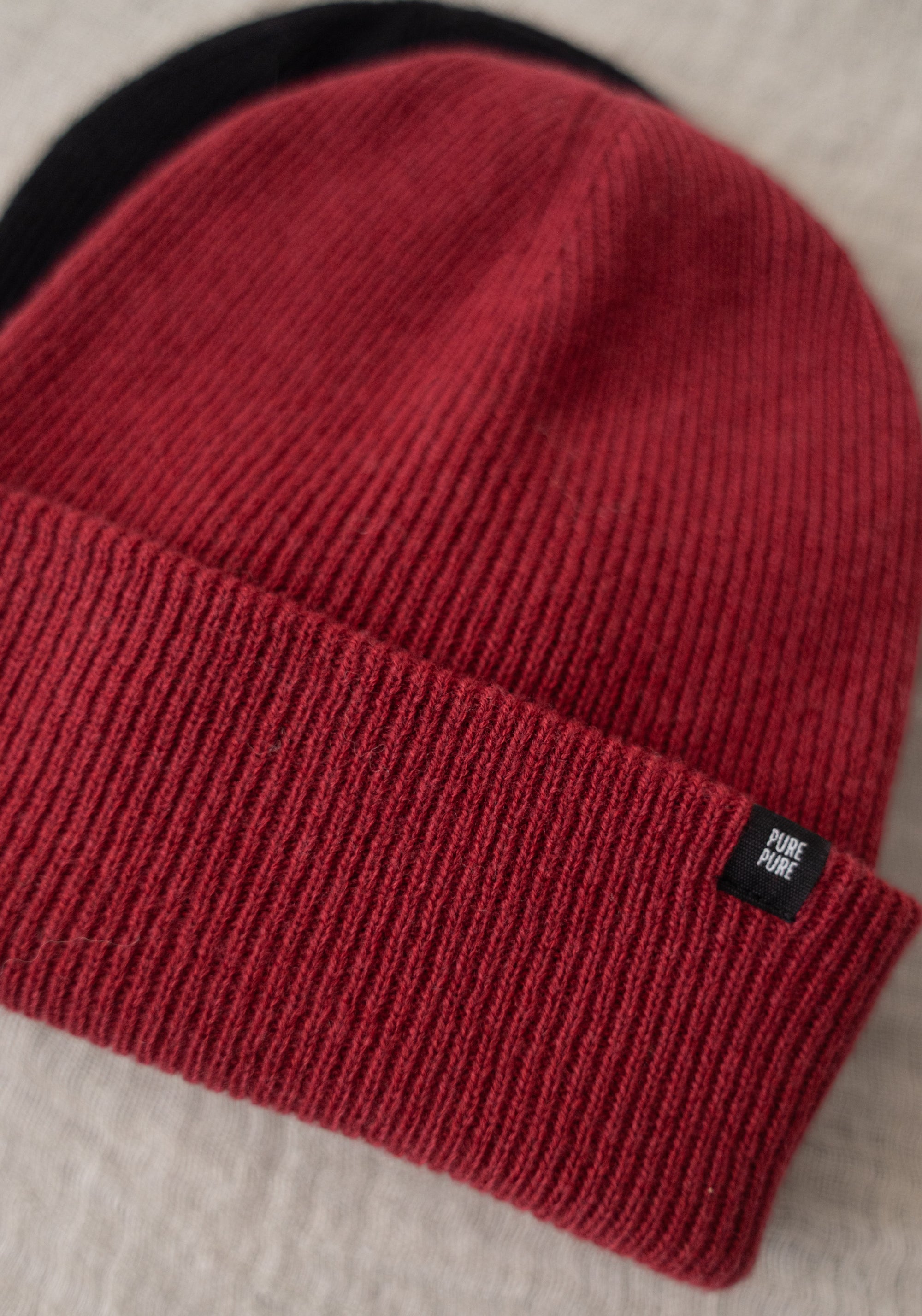 Căciulă Rib din lână merinos, mătase și bumbac - Berry Red