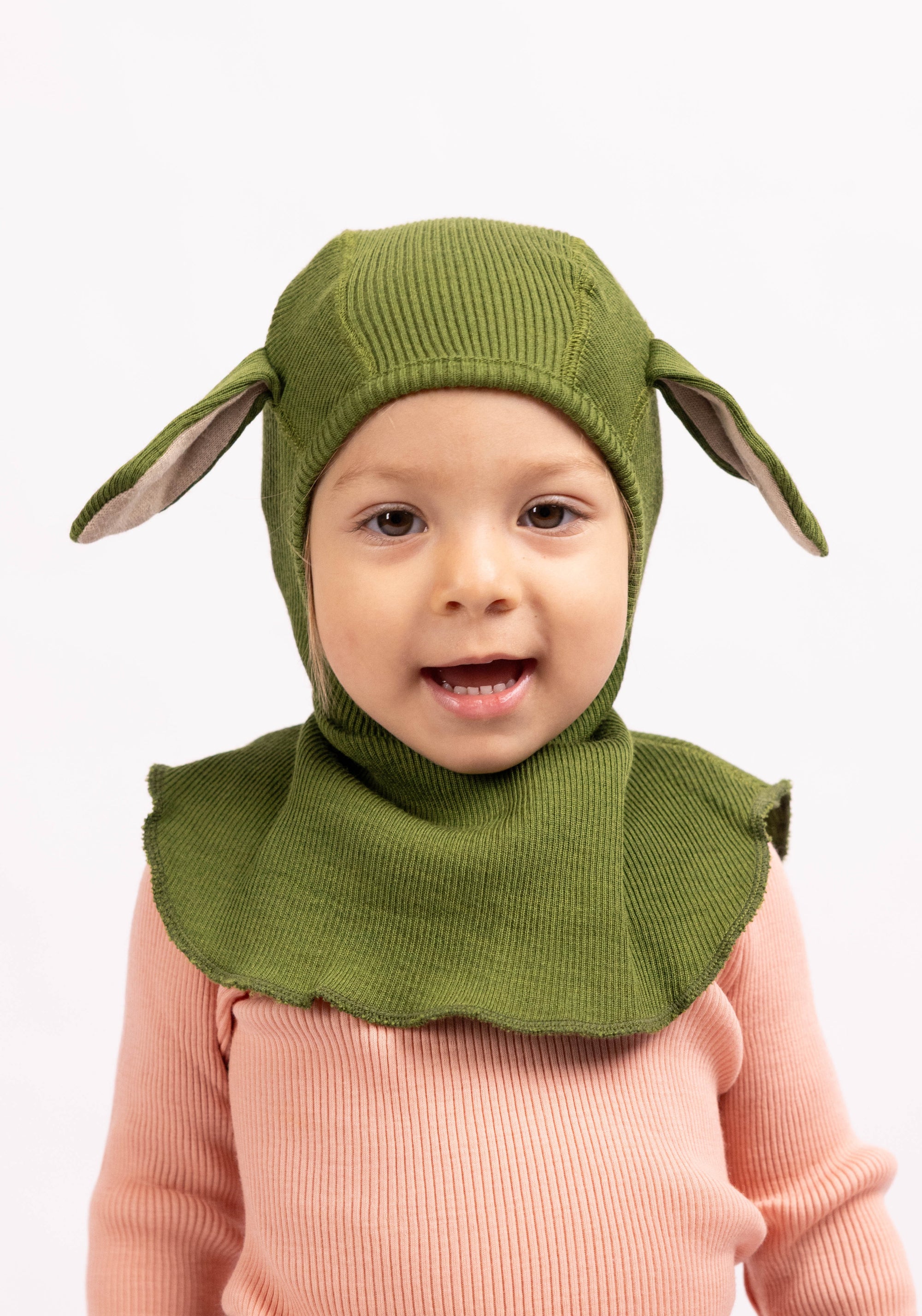 Cagulă din lână merinos - Bunny Garden Moss Green