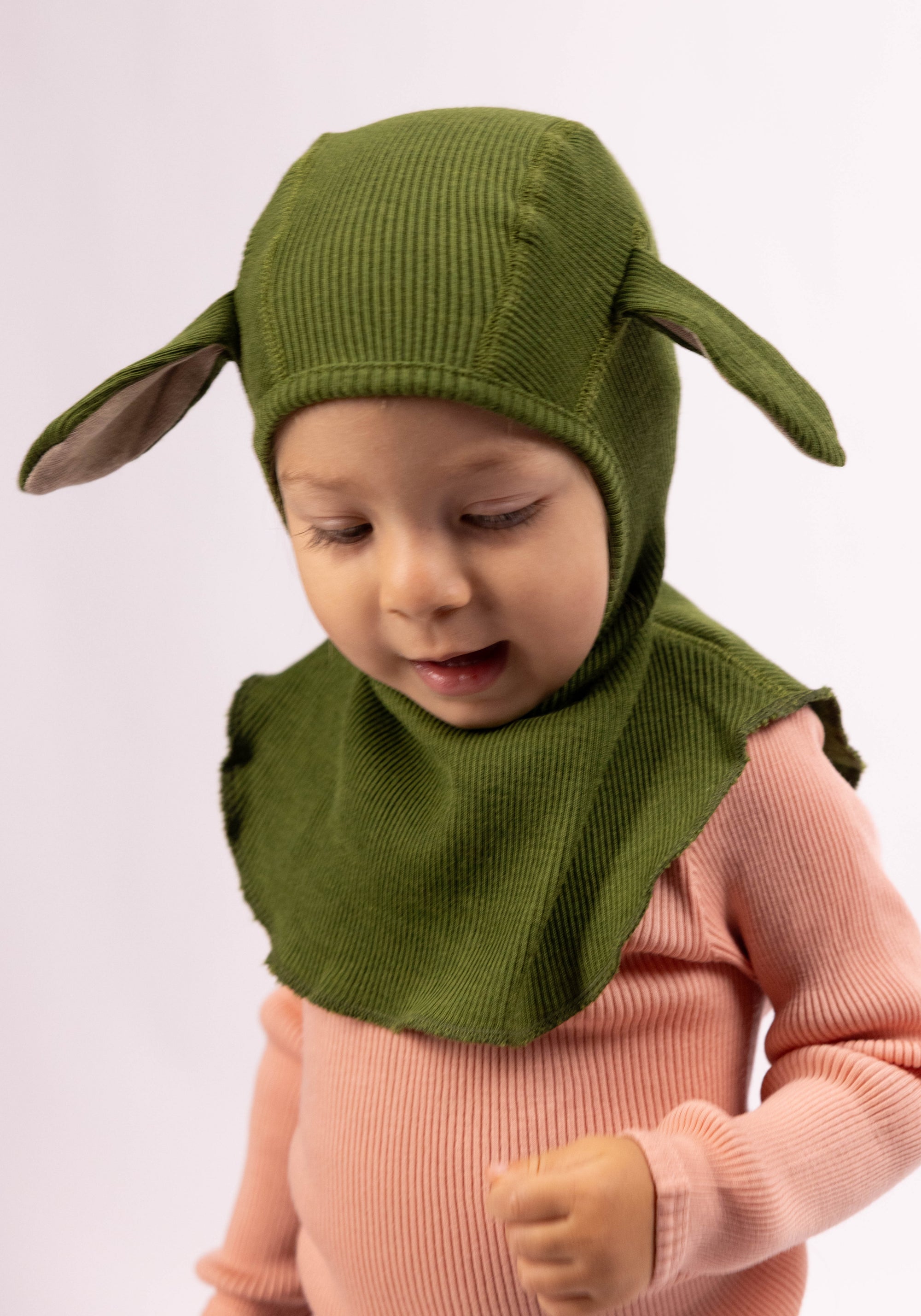 Cagulă din lână merinos - Bunny Garden Moss Green