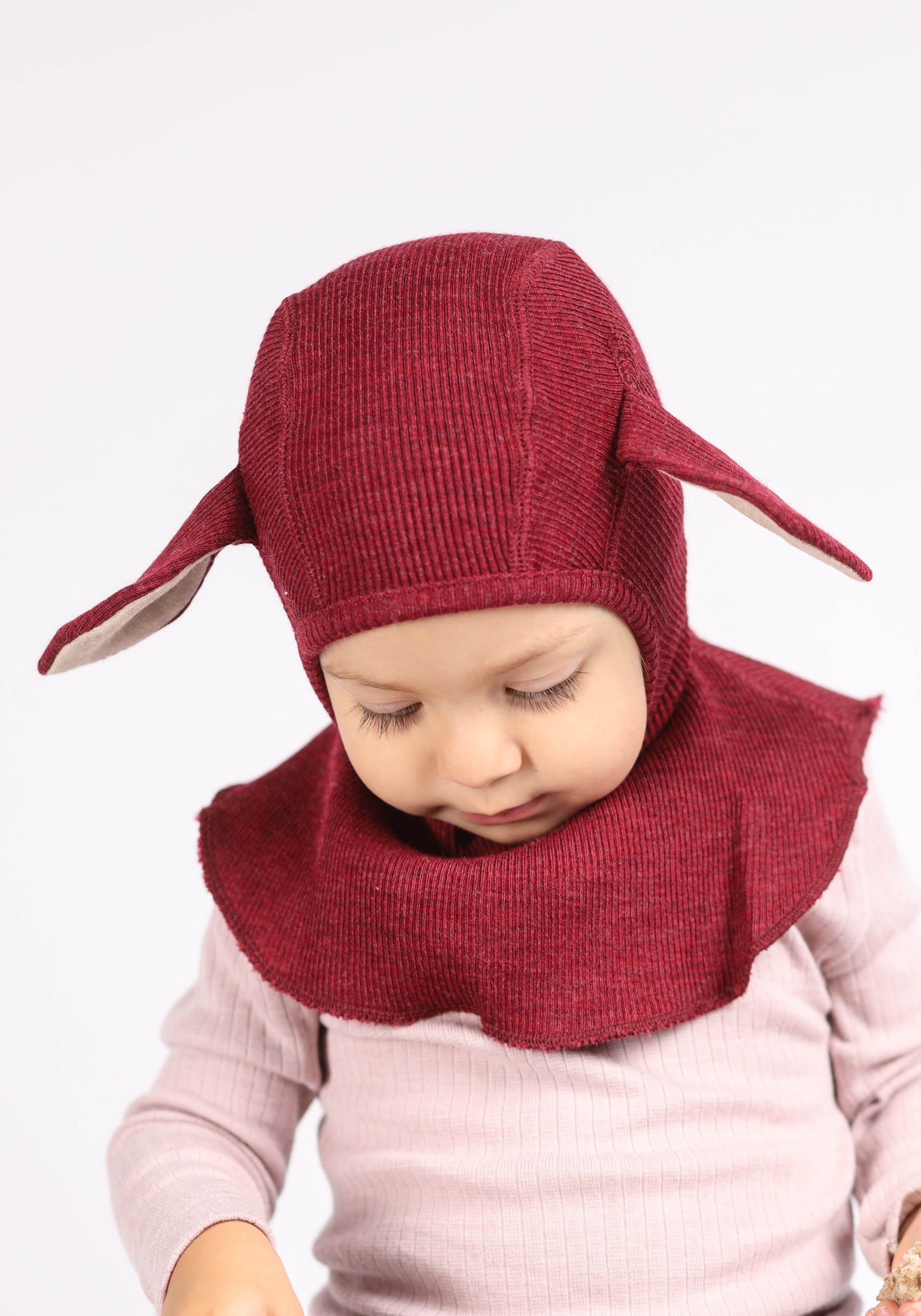 Cagulă din lână merinos - Bunny Wild Pomegranate