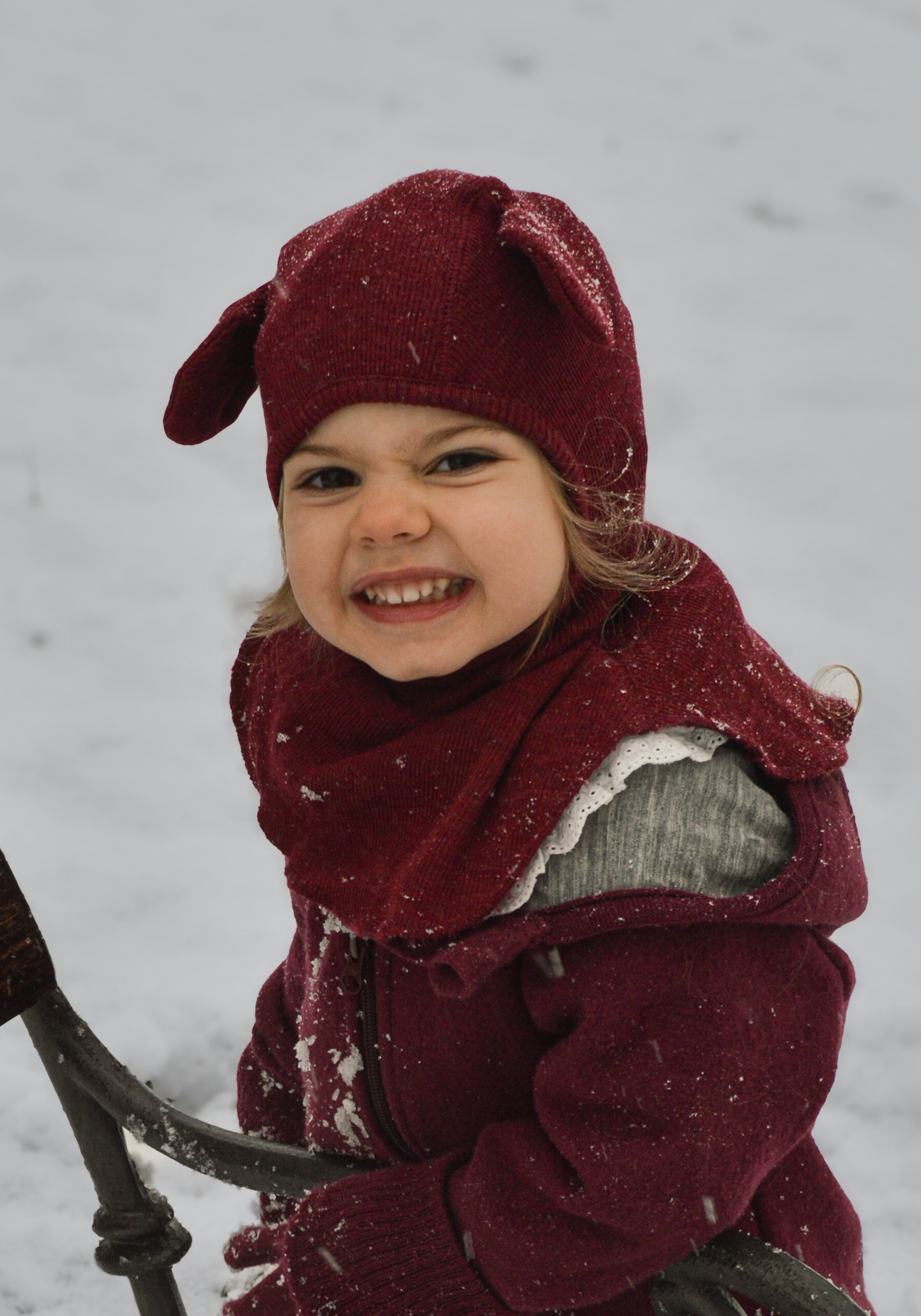 Cagulă din lână merinos - Teddy Bear Wild Pomegranate