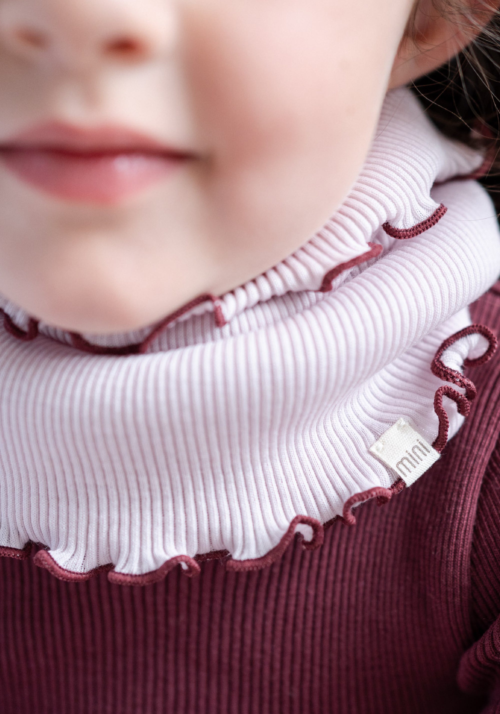 Fular circular seamless din lână merinos - Aha Peony Bordeaux