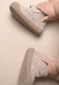 Ghete Barefoot First Step din lână merinos - Marmota Beige BLifestyle HipHip.ro