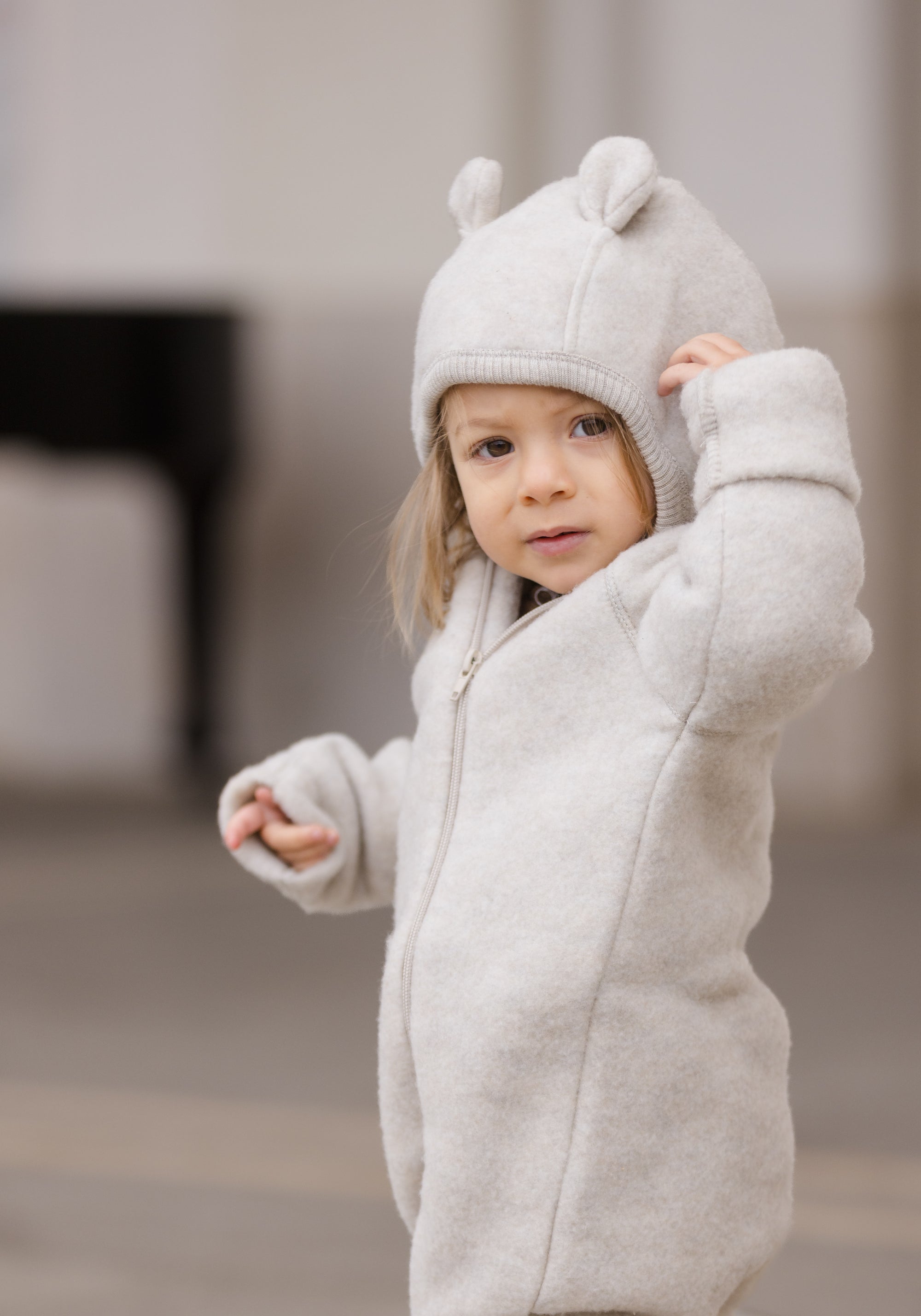 Salopetă cu mănuși și botoși fleece din lână merinos - Teddy Bear Melange White