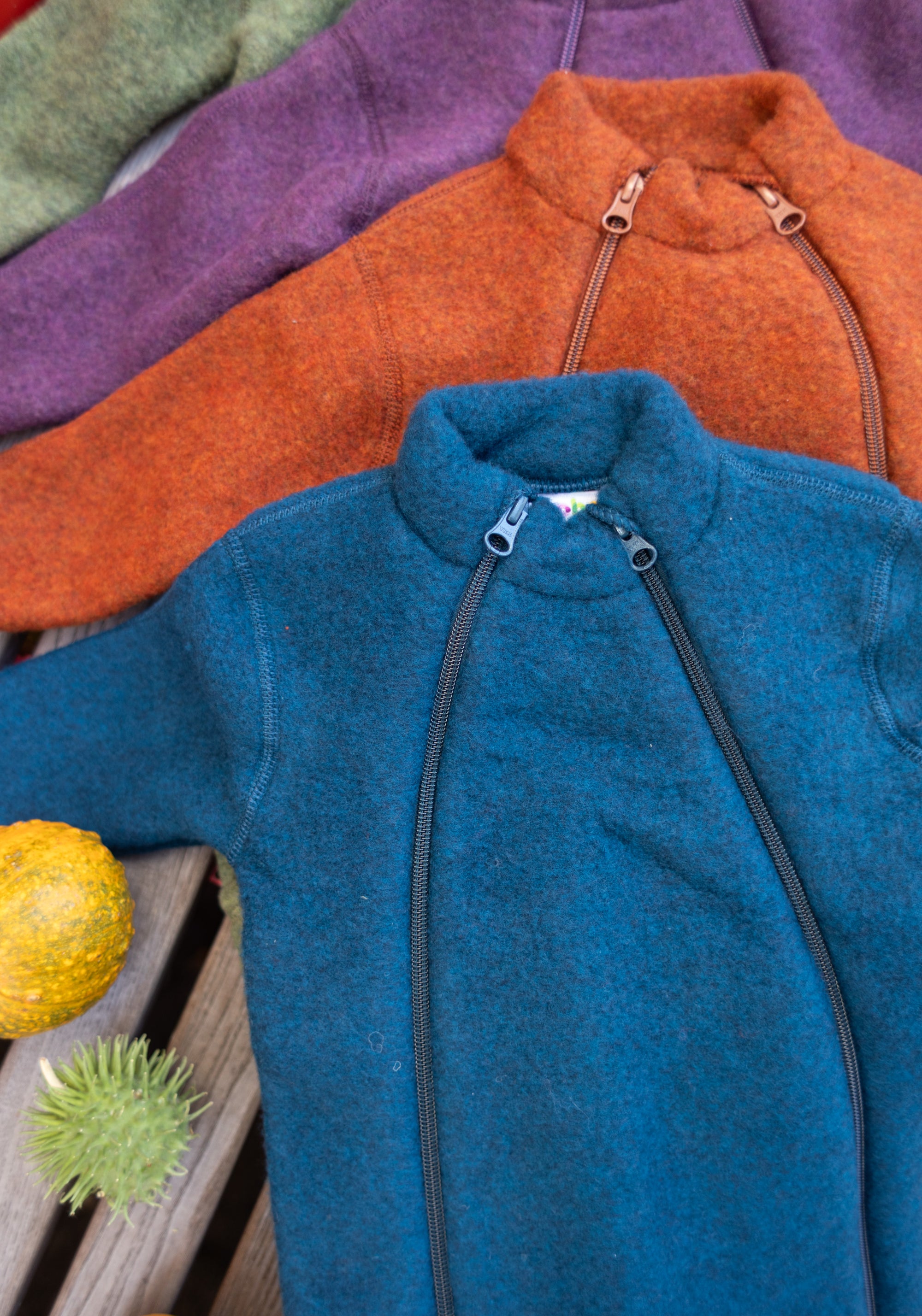 Salopetă cu mănuși și botoși fleece din lână merinos - Plum