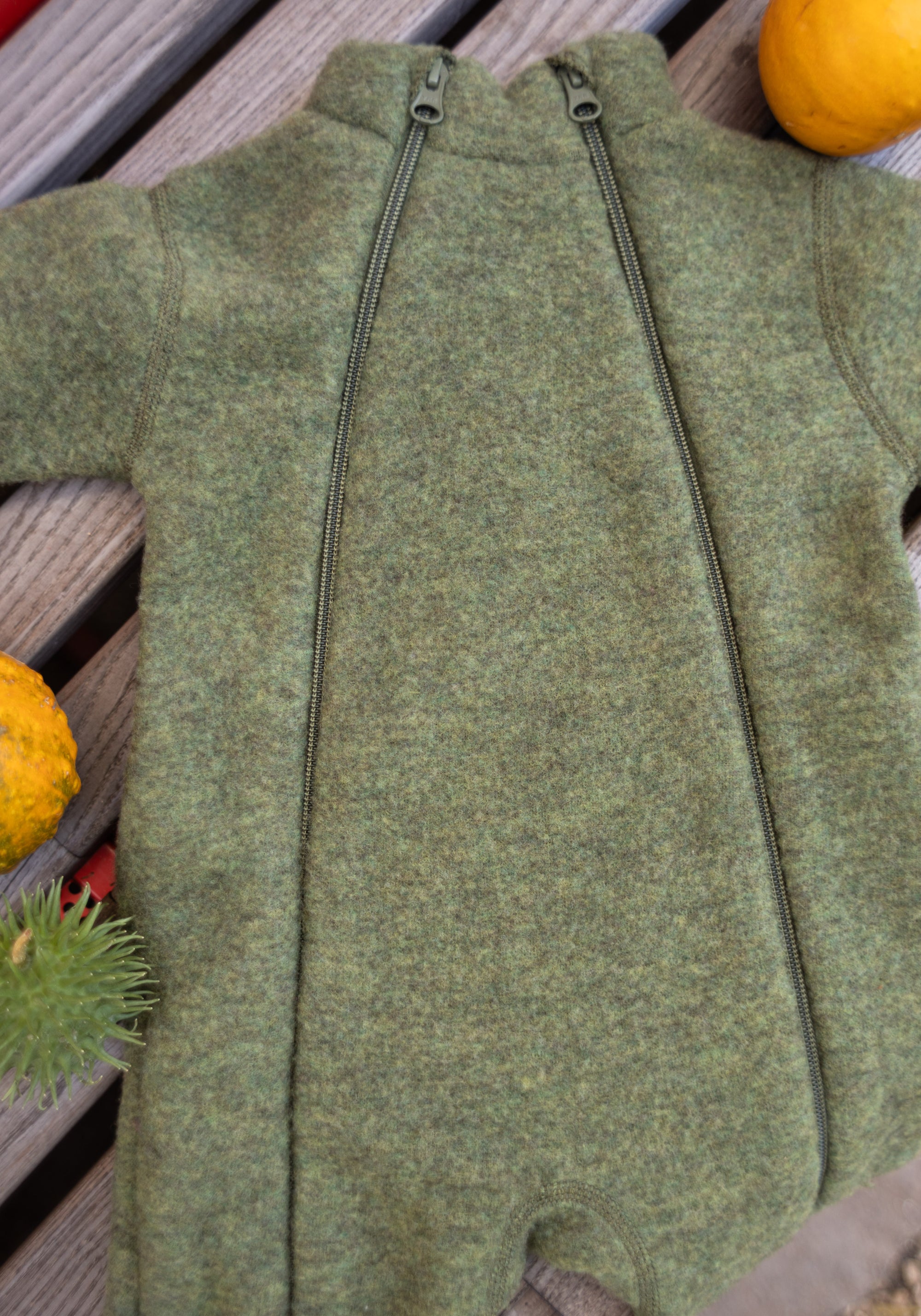 Salopetă cu mănuși și botoși fleece din lână merinos - Dark Olive