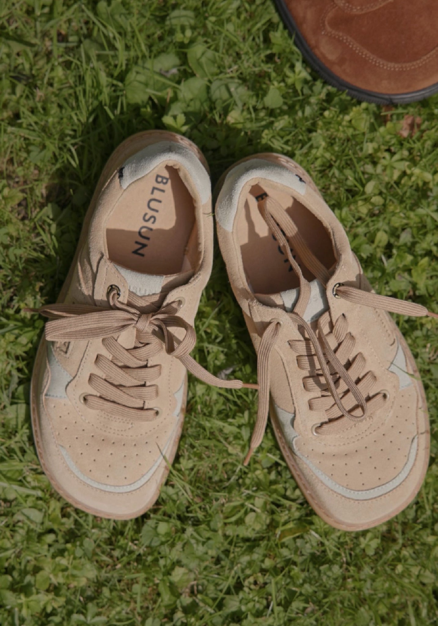 Sneakers Barefoot Wide din piele întoarsă - Beige/Green
