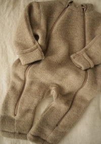 Overall cu mănuși și botoși fleece din lână merinos - Sesame Melange Joha HipHip.ro