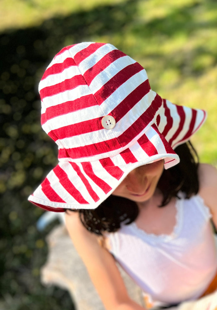 Pălărie ajustabilă Original din cânepă și bumbac - Beach Stripes ManyMonths HipHip.ro