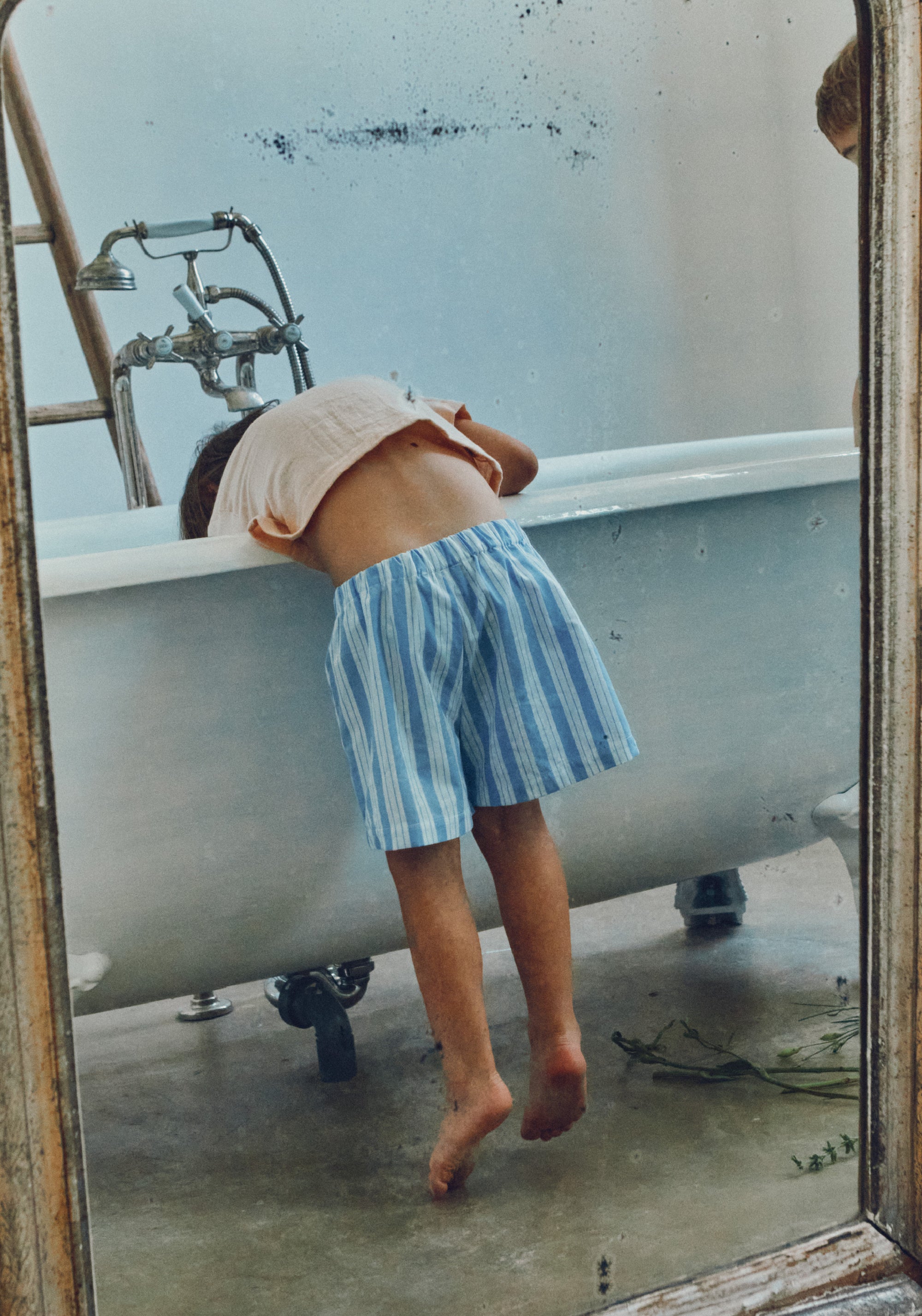 Pantaloni scurți din bumbac - Gui Wide Blue/White Stripes