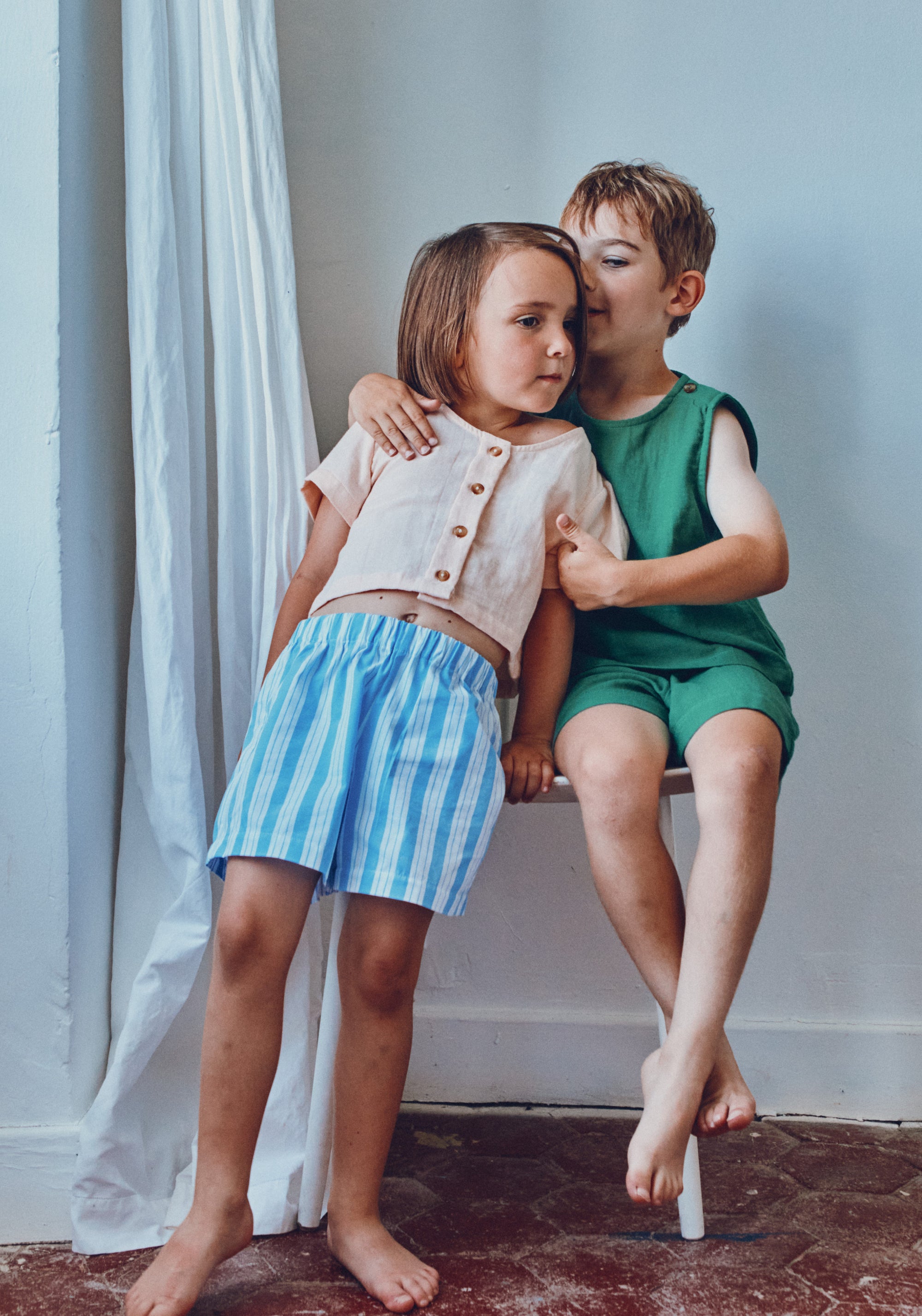 Pantaloni scurți din bumbac - Gui Wide Blue/White Stripes