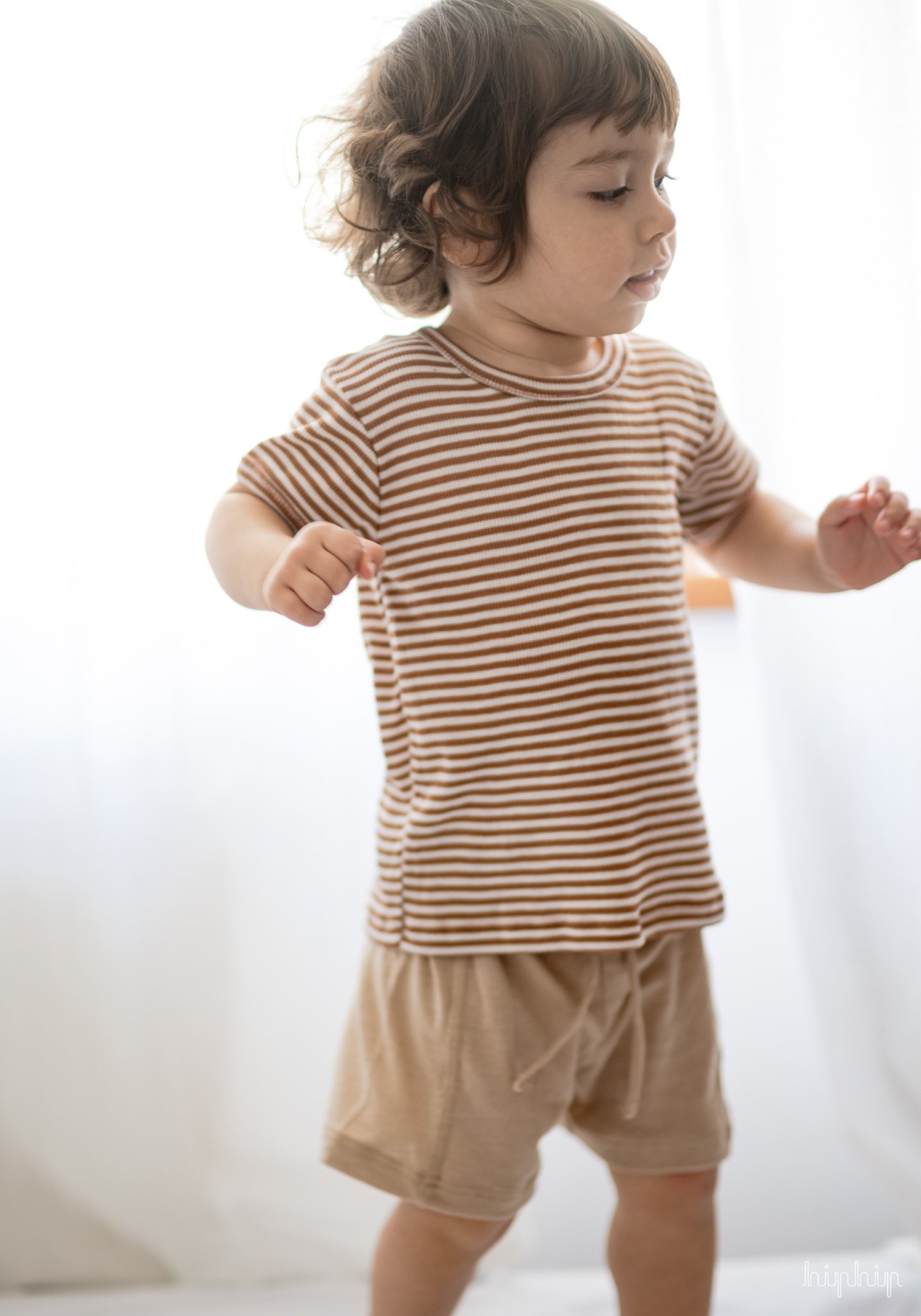 Pantaloni scurți din lână merinos și mătase - Desert Beige Joha HipHip.ro