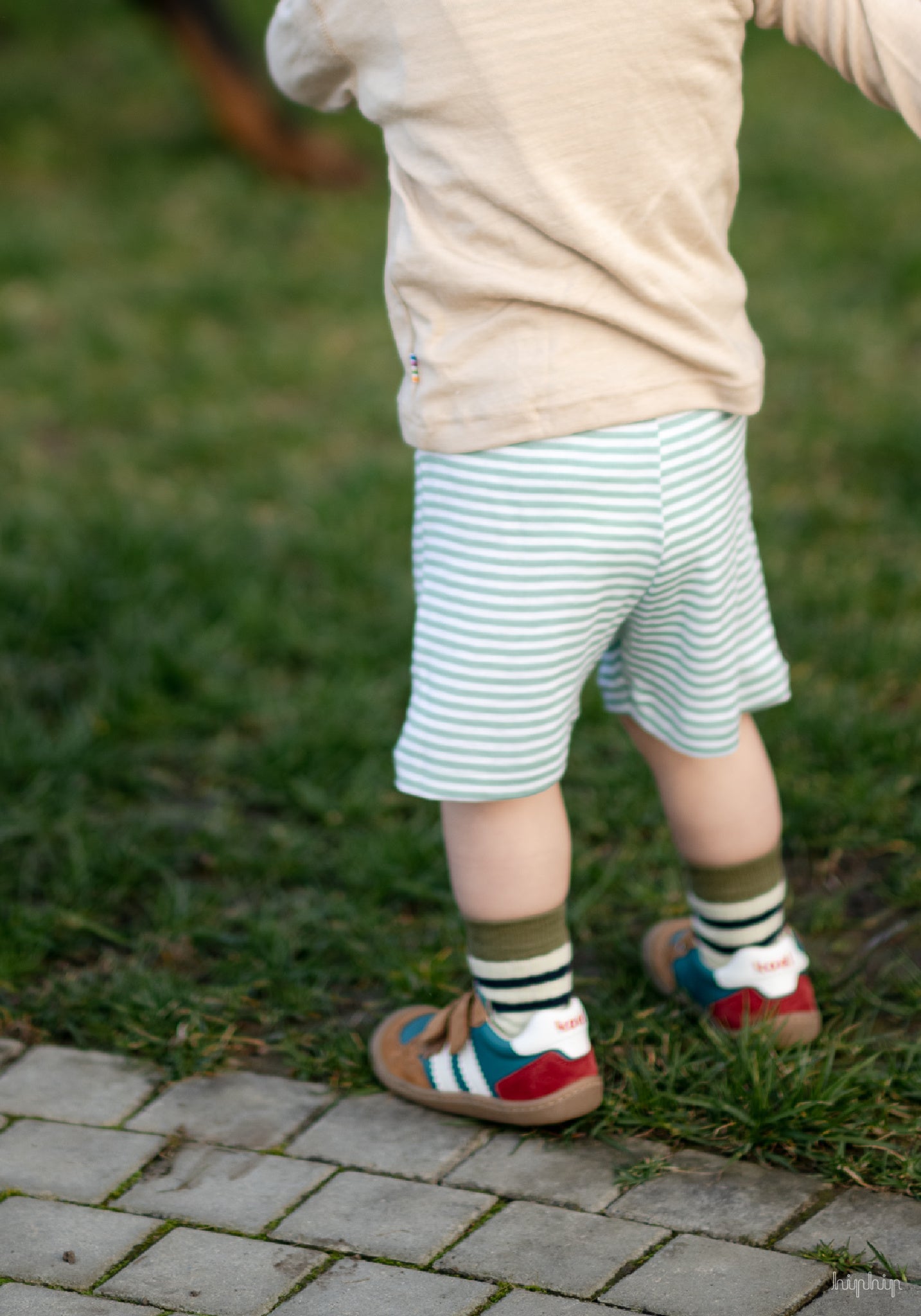 Pantaloni scurți din lână merinos și mătase - Green Stripe Joha HipHip.ro