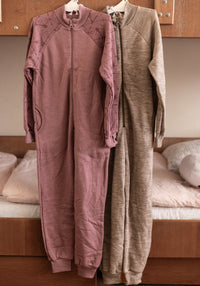 Salopetă brushed din lână merinos - Graphic Dusty Rose Joha HipHip.ro