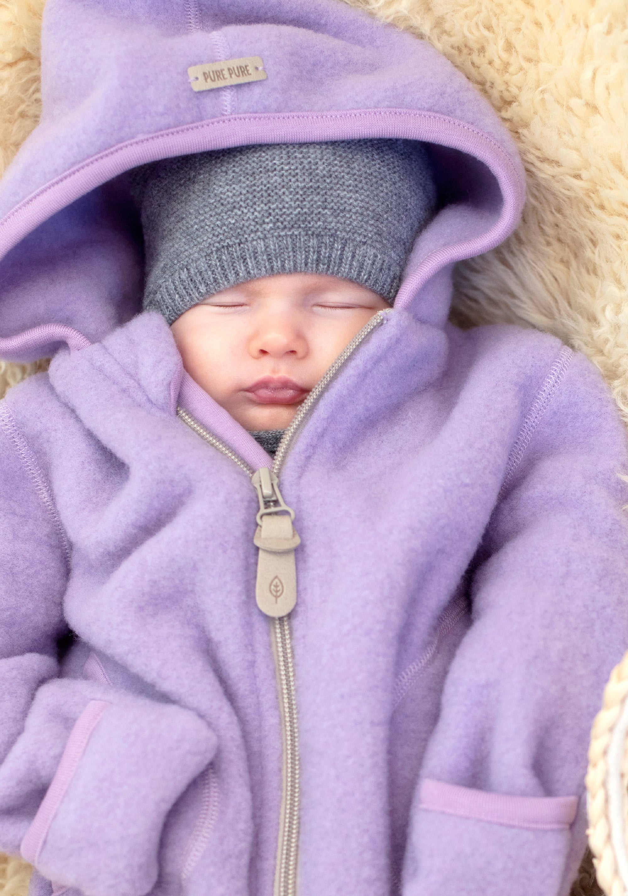 Salopetă cu mănuși și botoși fleece din lână merinos - Lilac