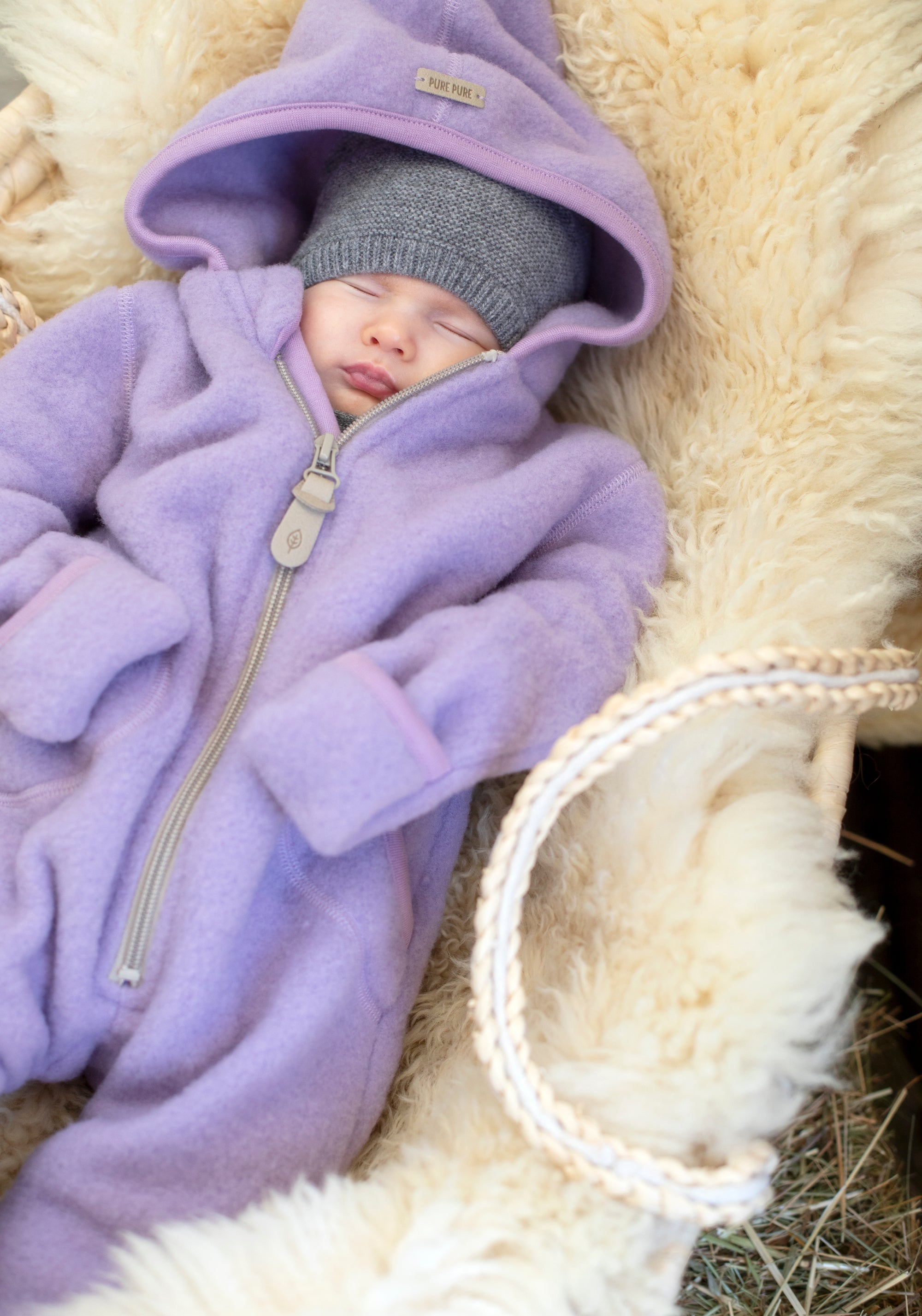 Salopetă cu mănuși și botoși fleece din lână merinos - Lilac