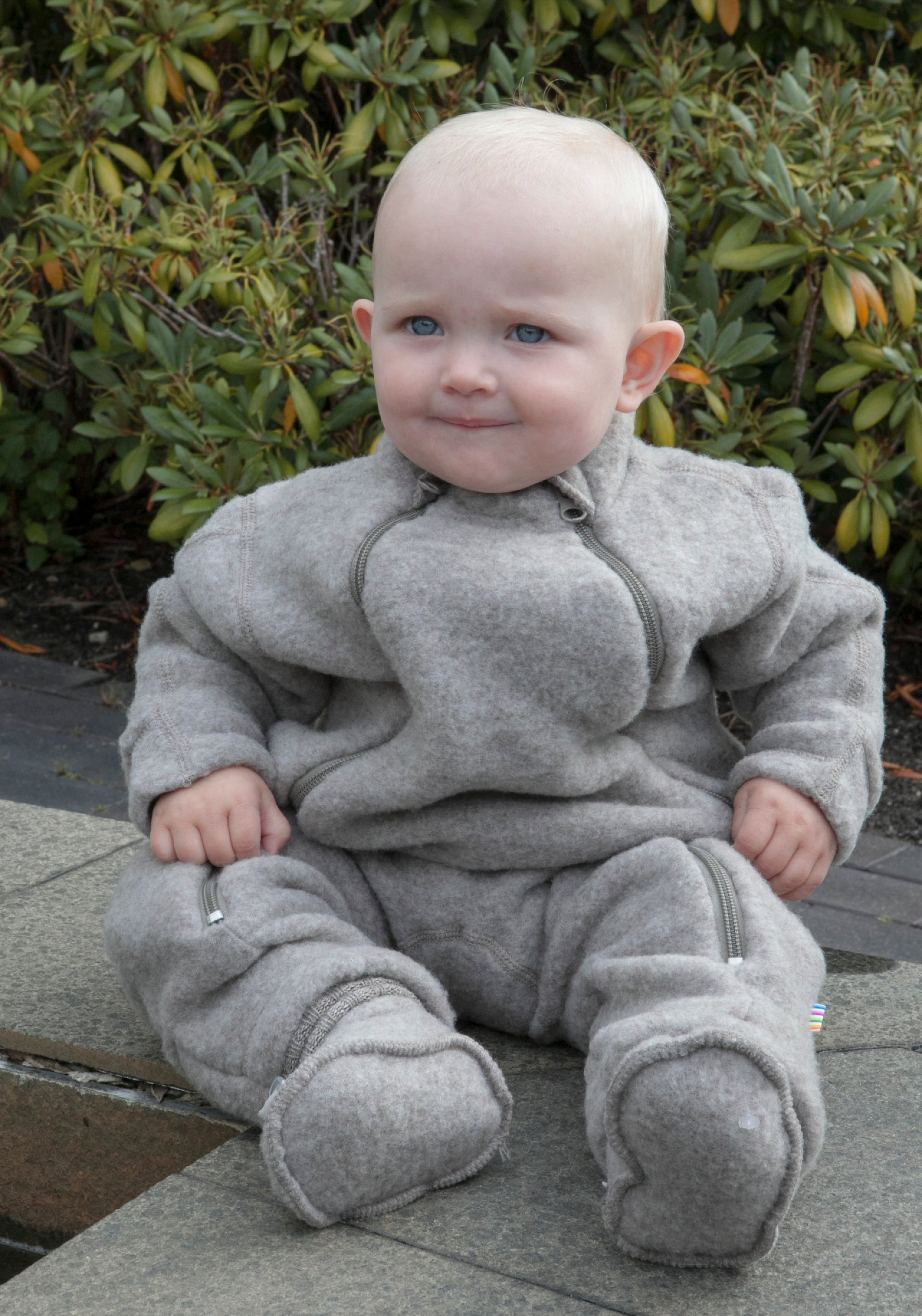 Salopetă cu mănuși și botoși fleece din lână merinos - Sesame Melange