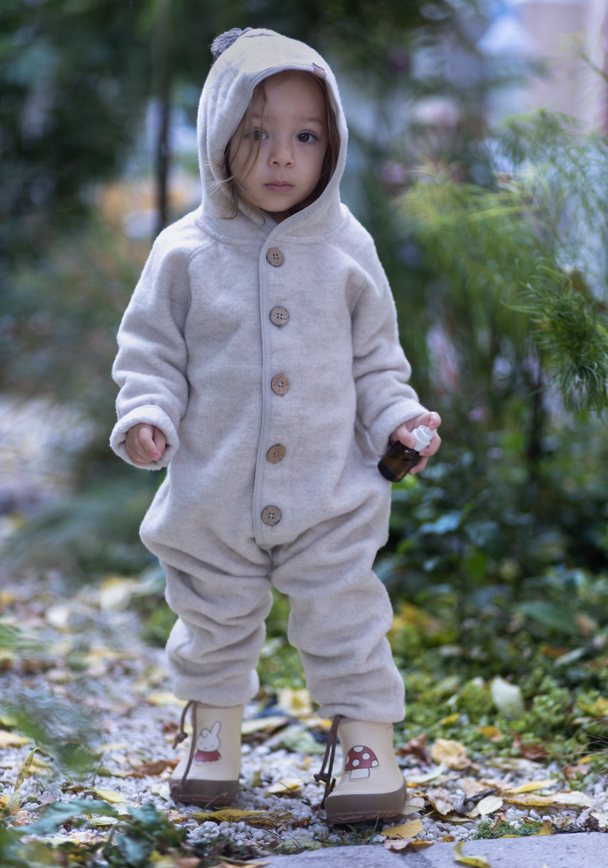 Salopetă cu mănuși și botoși fleece din lână merinos și bumbac - White