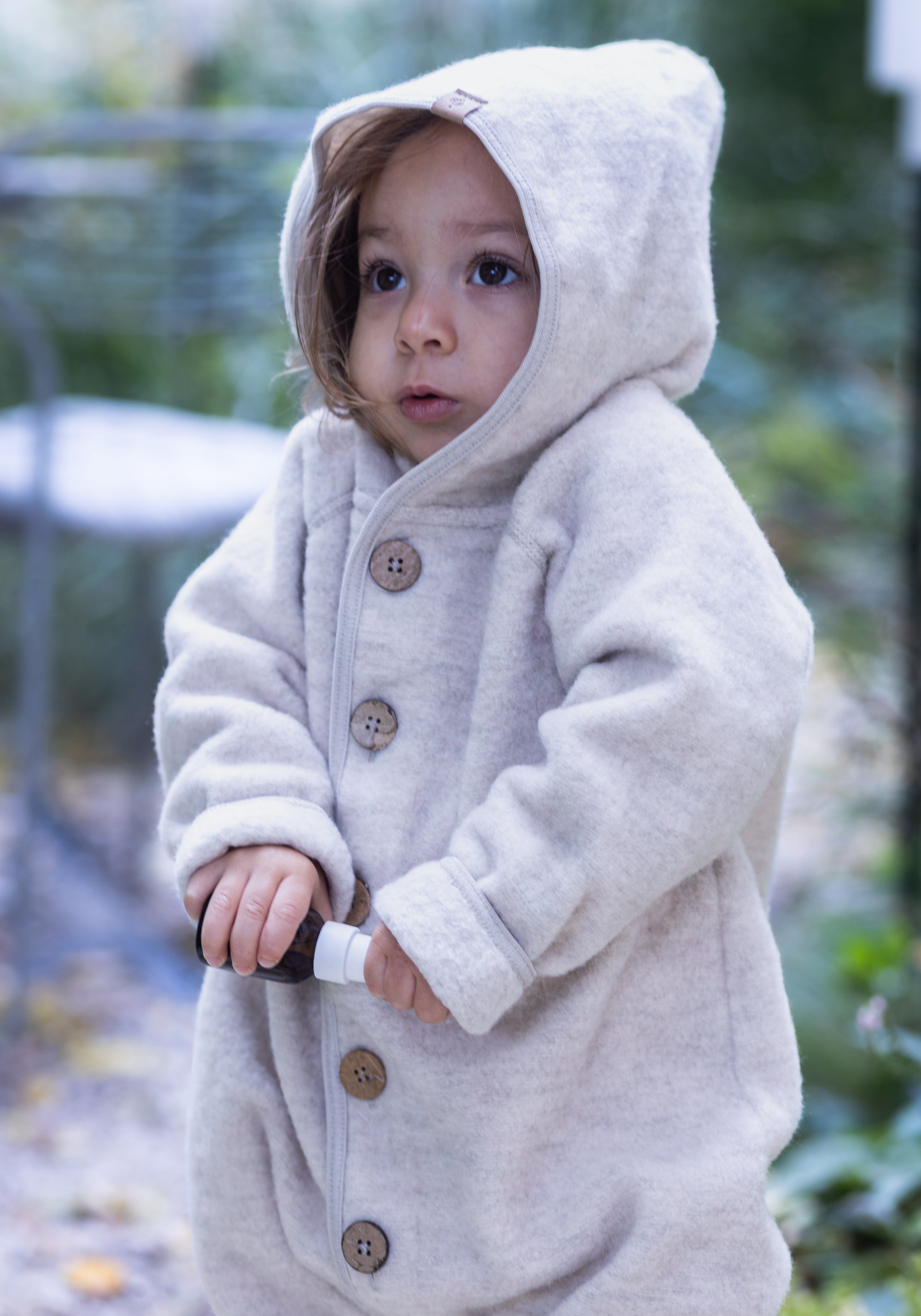 Salopetă cu mănuși și botoși fleece din lână merinos și bumbac - White