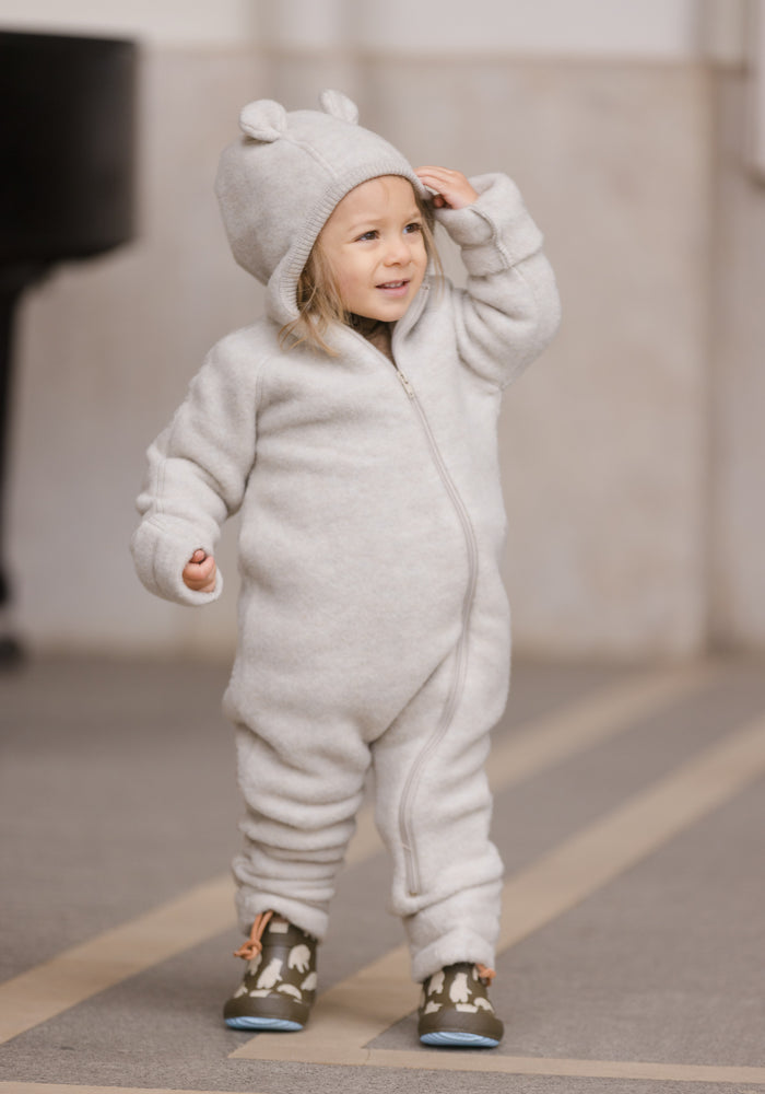 Salopetă cu mănuși și botoși fleece din lână merinos - Teddy Bear Melange White