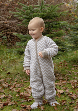 Salopetă cu mănuși și botoși fleece din lână merinos - Zig Zag
