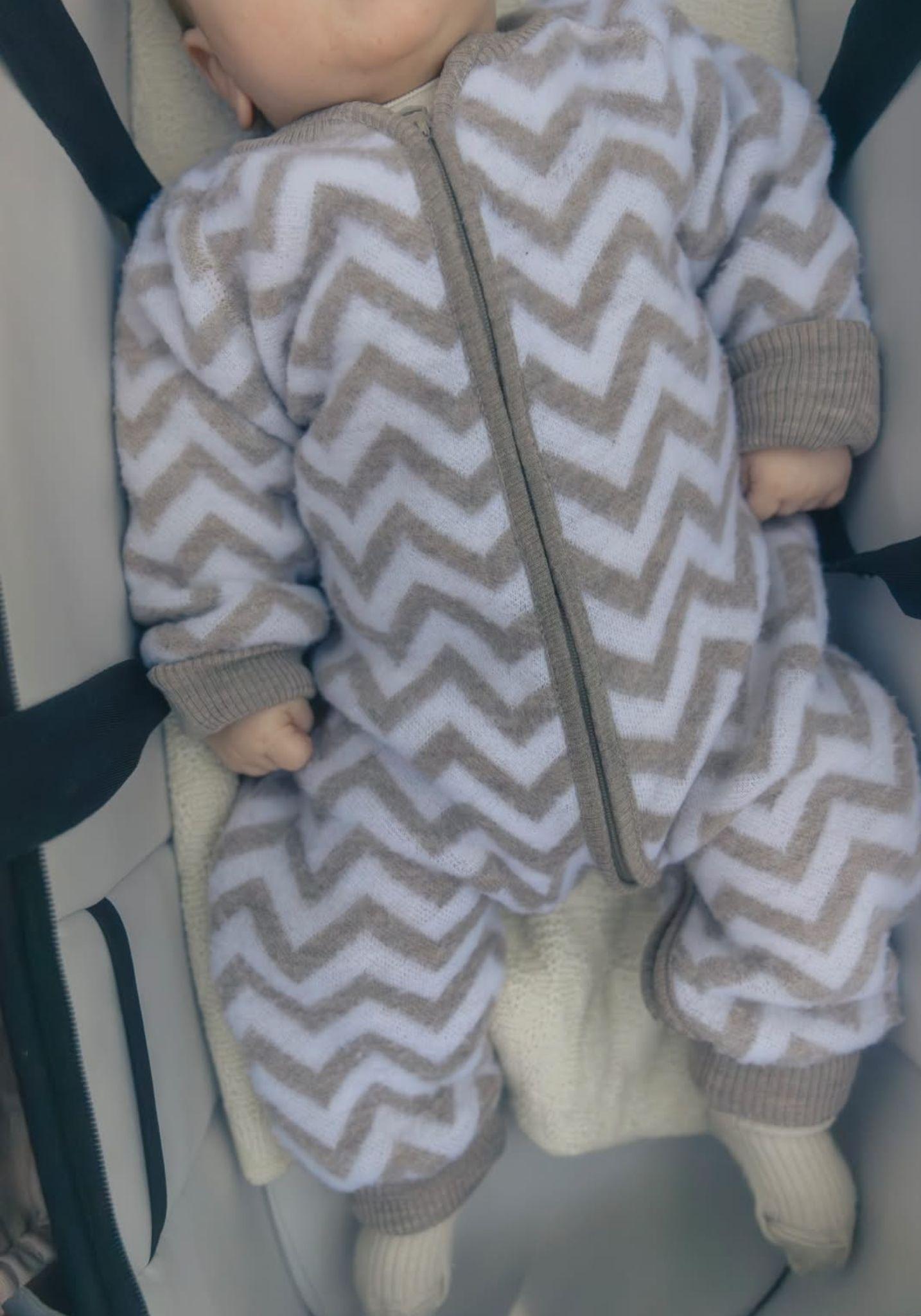 Salopetă cu mănuși și botoși fleece din lână merinos - Zig Zag