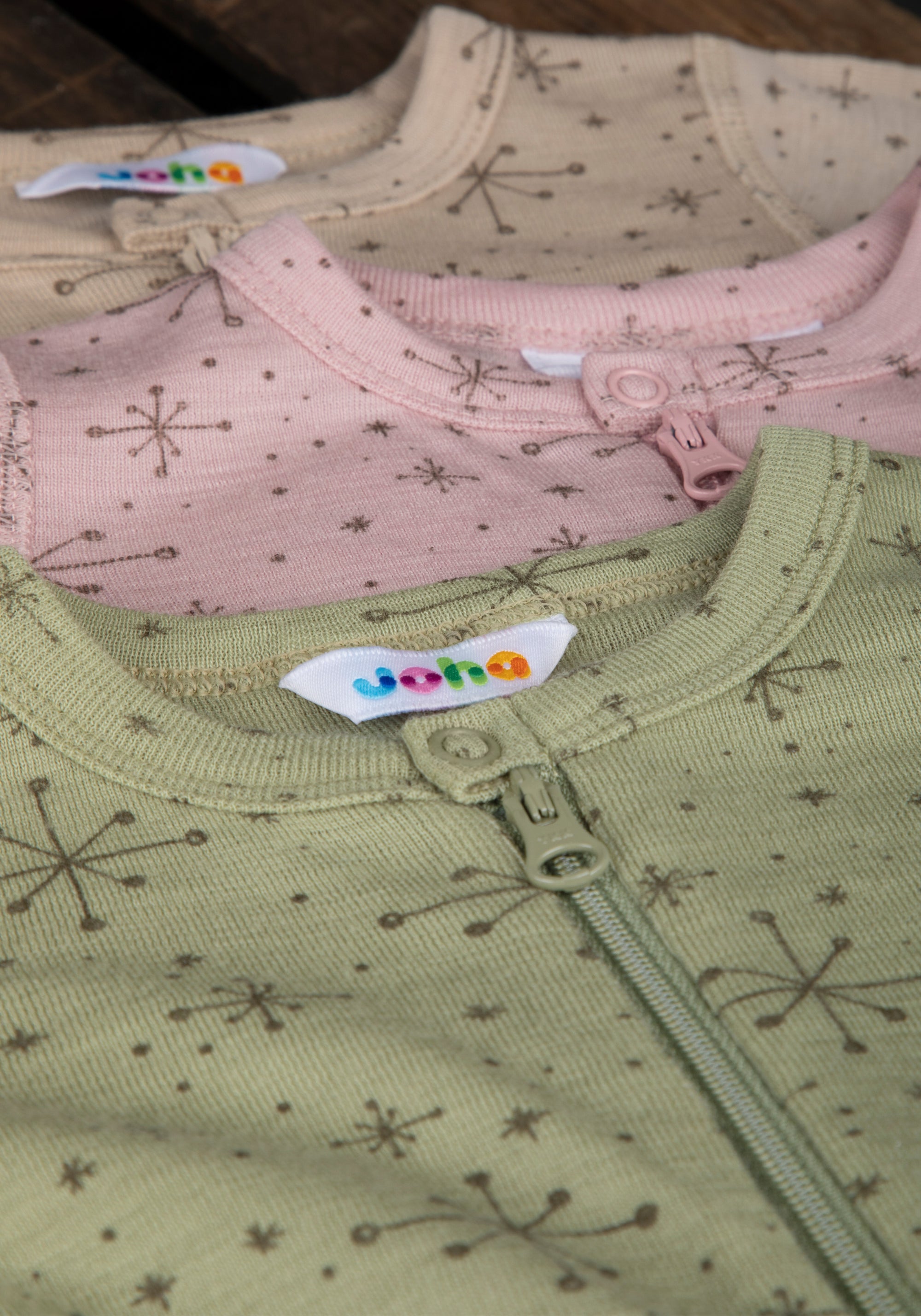 Salopetă cu șosete lână merinos - Handdrawn Snowflake Rosa