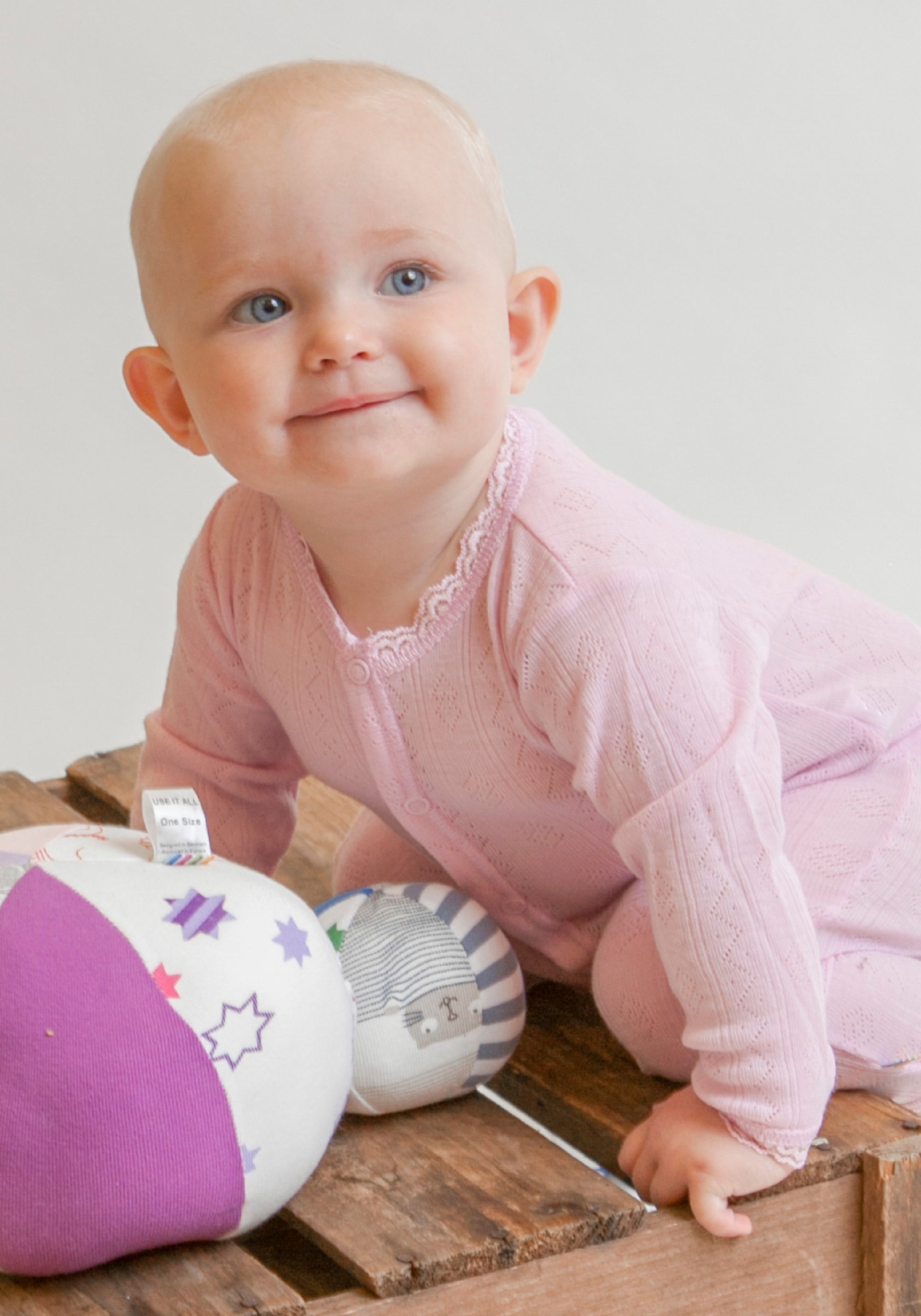 Salopetă Eyelet din lână merinos și mătase - Basic Pink