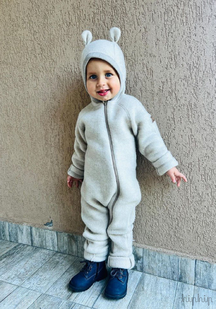 Overall fleece cu glugă, mănuși și botoși din lână merinos - Teddy Bear Melange White Mikk-line HipHip.ro