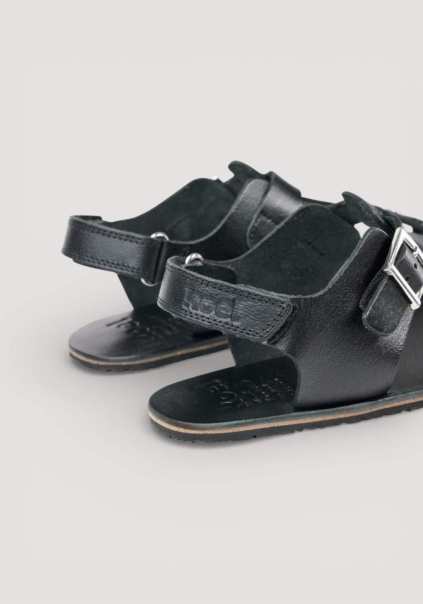 Sandale Barefoot din piele - Ariata Black