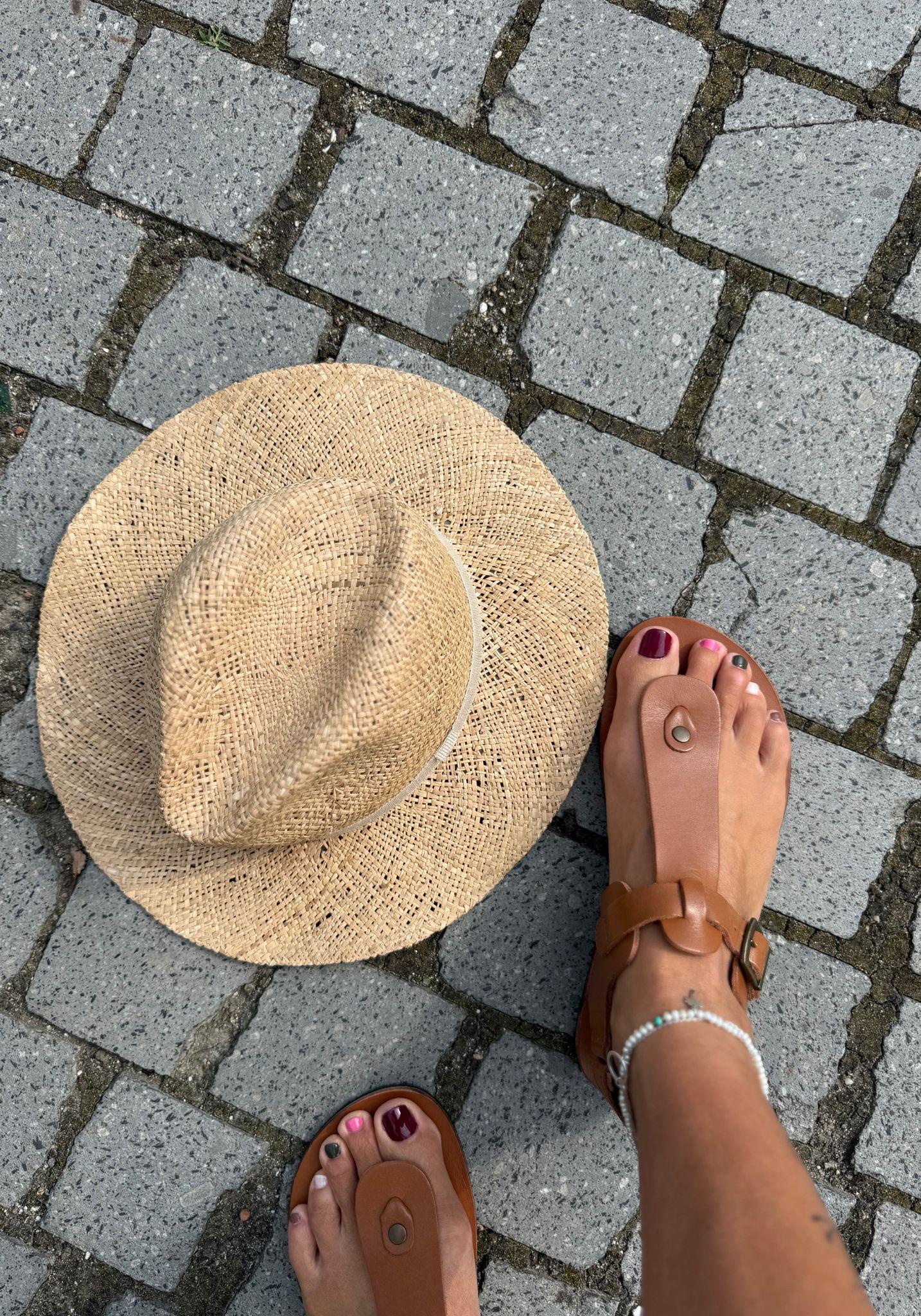 Sandale Barefoot din piele - Ariata Miel