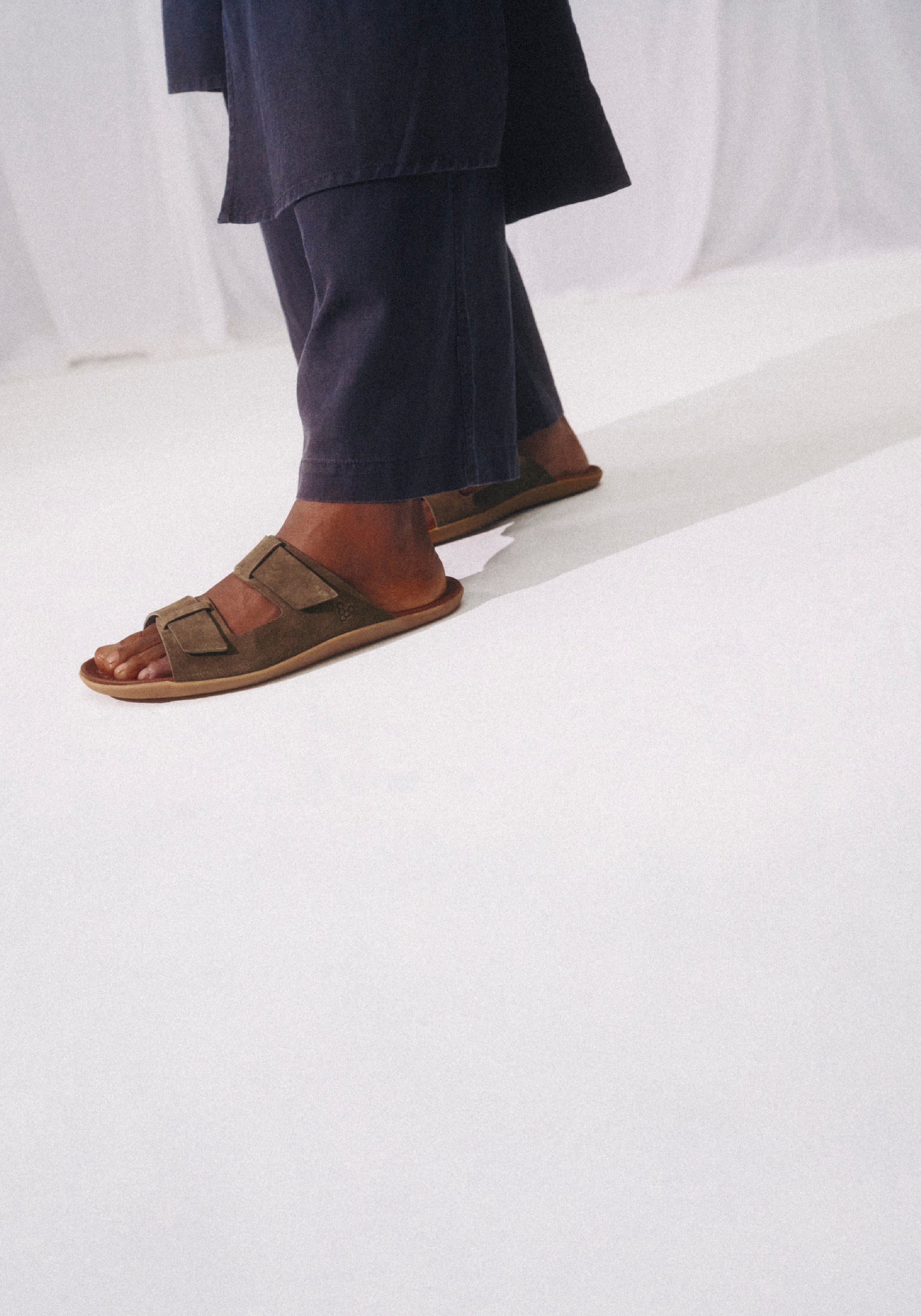 Sandale Barefoot din piele întoarsă - Sensus Yin Slide Men Dark Olive