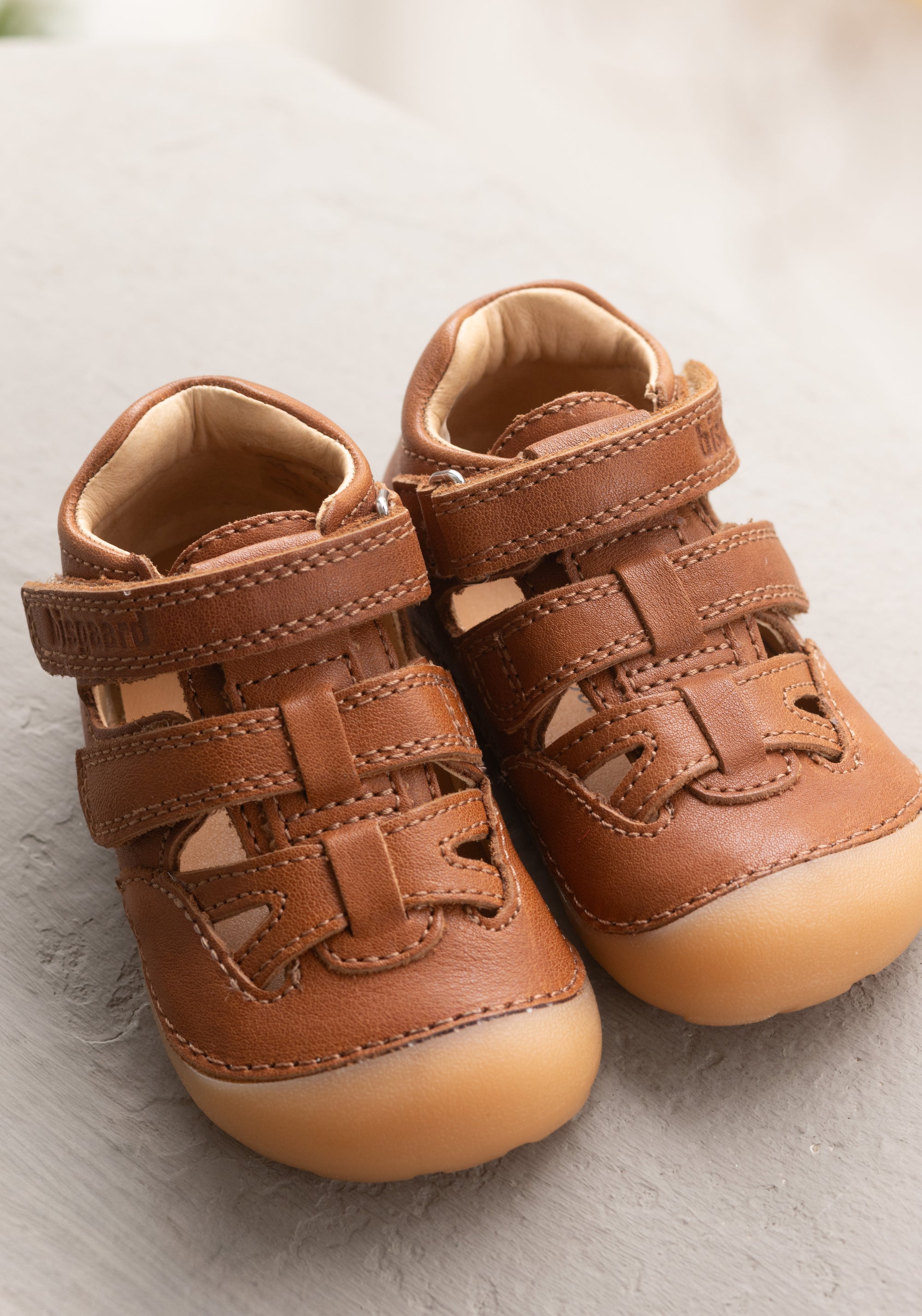 Sandale Barefoot din piele - Tate Cognac