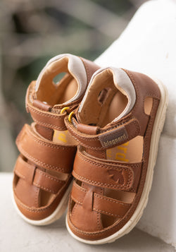 Sandale Barefoot din piele - Vic Cognac