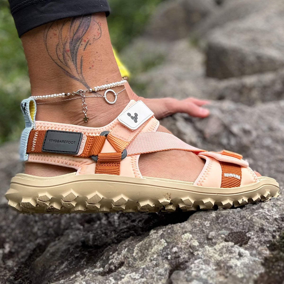 Sandale drumeție Barefoot - Tracker Ora Women Coral | HipHip